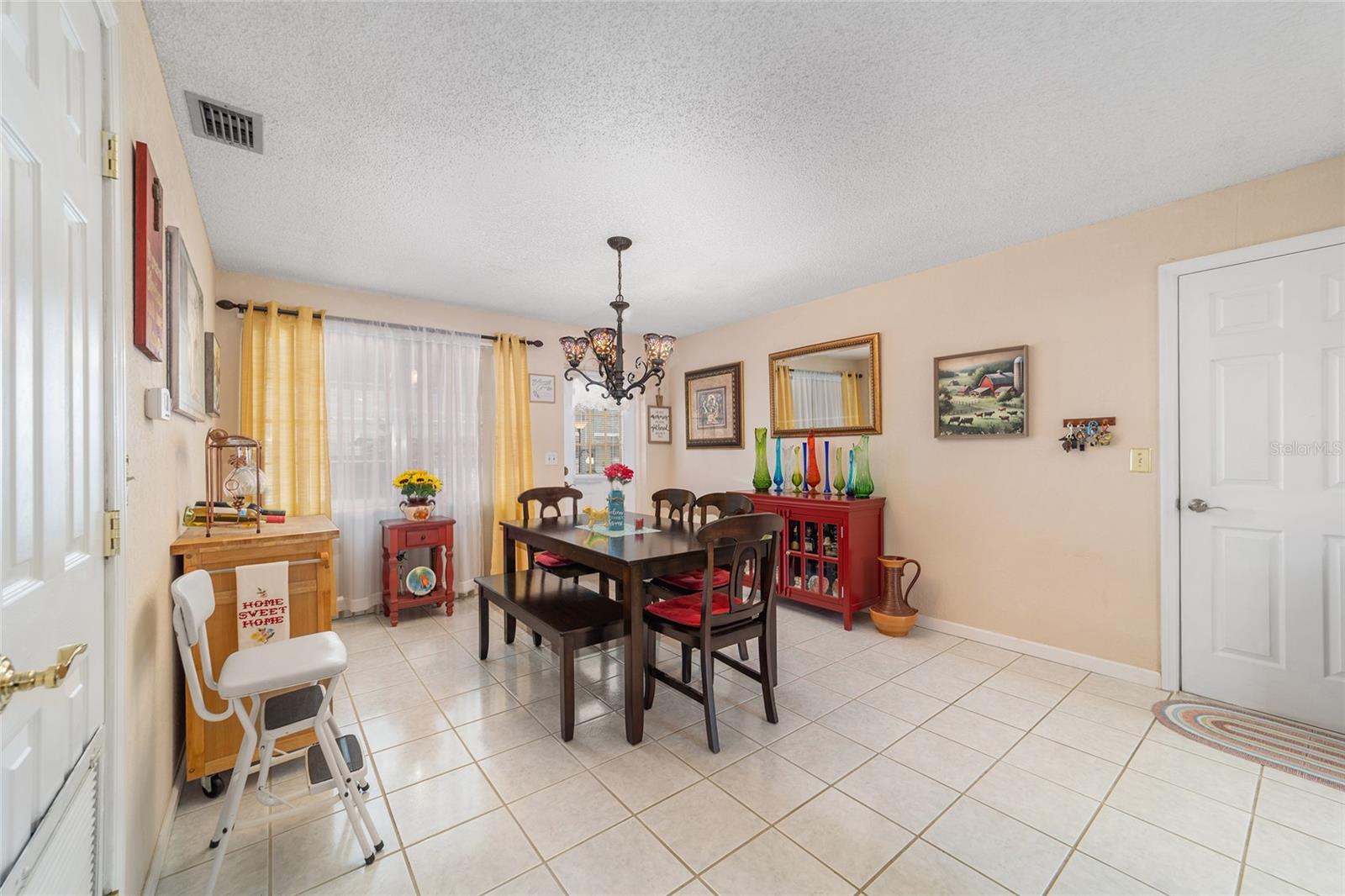 ON TOP OF THE WORLD - Residential