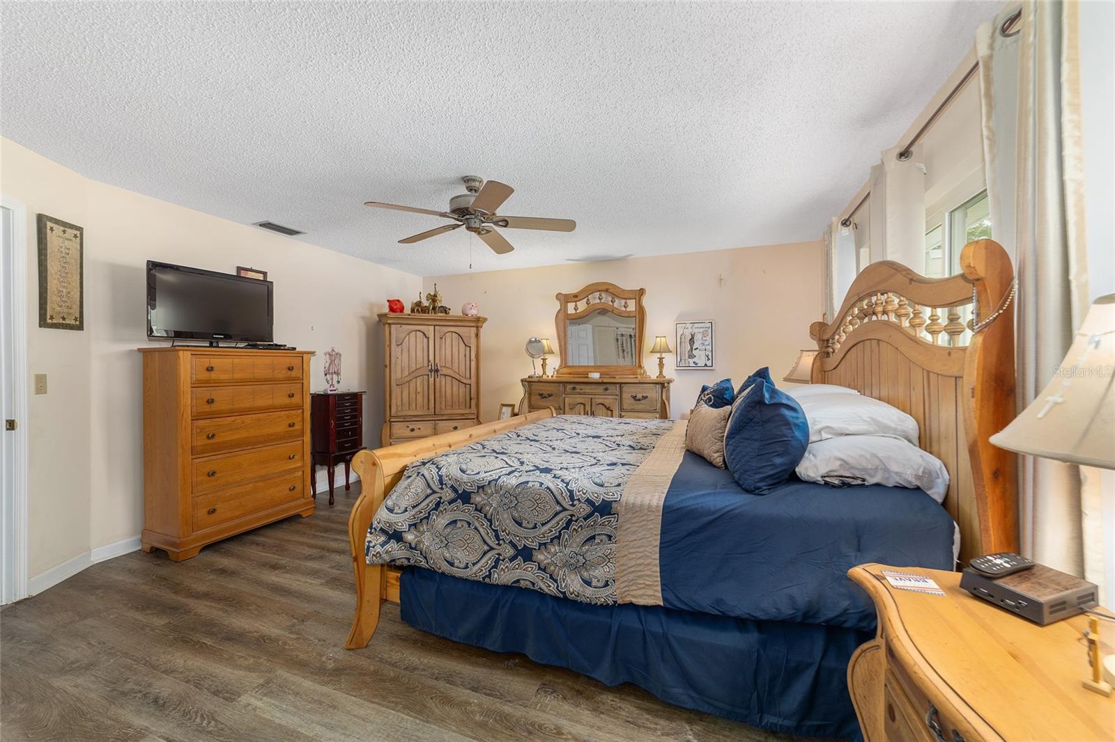 ON TOP OF THE WORLD - Residential