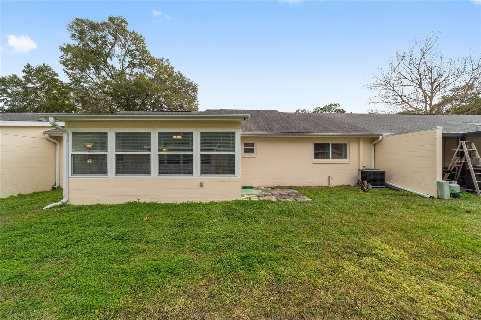 ON TOP OF THE WORLD - Residential