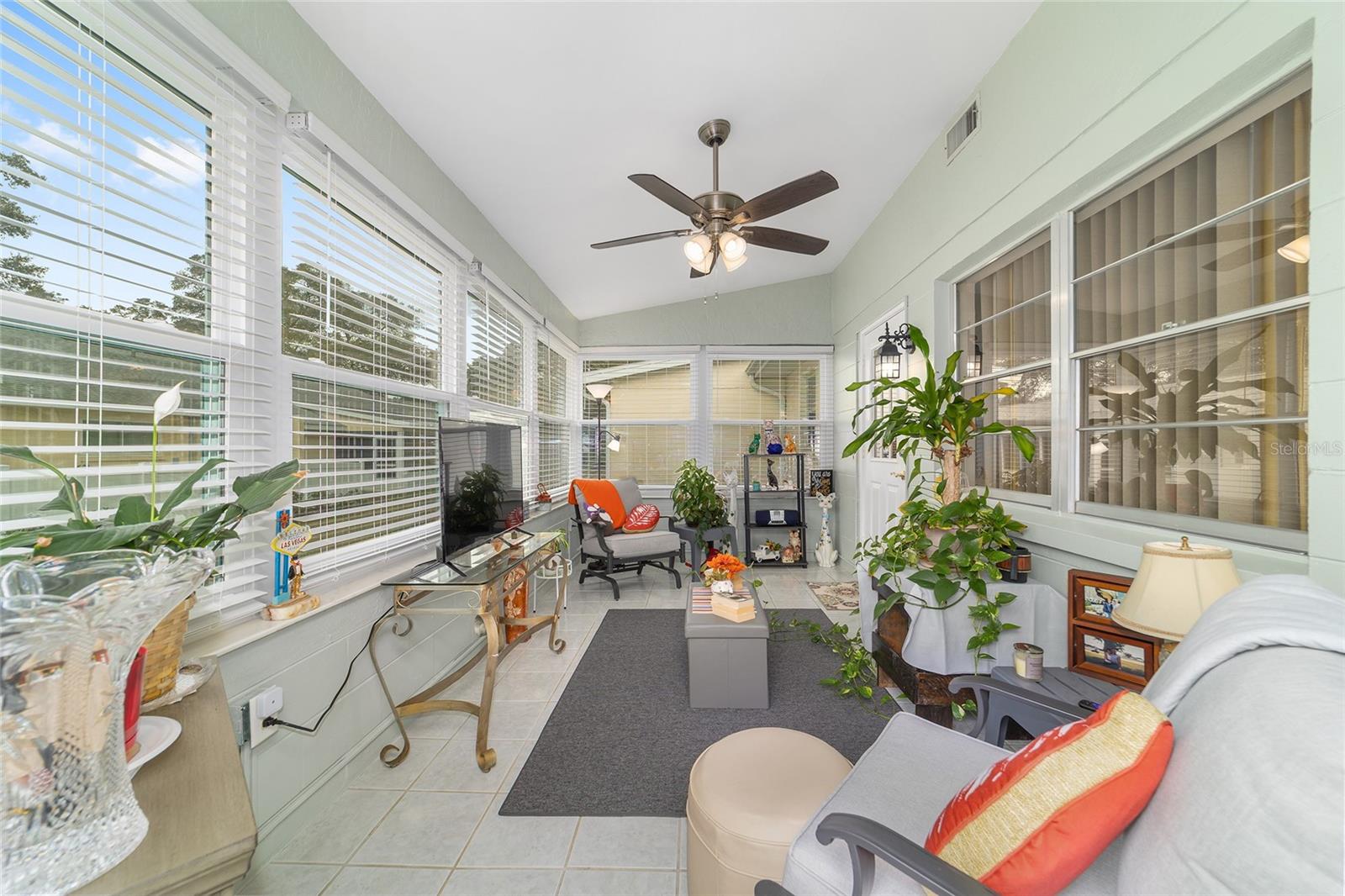 ON TOP OF THE WORLD - Residential