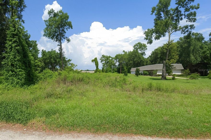 NOW IS THE TIME TO BUILD! Excellent opportunity in Apopka, FL. This large and fully cleared lot, with approximately 0.78 acres (3,180 m²), is located on a quiet street and surrounded by an established neighborhood. The R-2 zoning allows multiple possibilities, making it perfect for the construction of a multifamily building with up to 4 units (verify with the county) or a spacious single-family residence.

The location is a major highlight: just 1 minute from E. Semoran Blvd (SR 436), the property is surrounded by convenience and complete infrastructure. Nearby you will find supermarkets such as Publix and Walmart Supercenter, stores like Home Depot, AutoZone, and Dollar Tree, as well as a wide variety of restaurants, including Zaxby’s, Pho 91, Metro Diner, and Kobe Japanese Steakhouse. There are also banks, pharmacies, gas stations, and shopping centers such as the Apopka Land Regional Shopping Center.

For families, the property is close to schools such as Apopka High School and traditional churches in the area, and only minutes from AdventHealth Apopka, a reference hospital. For leisure and quality of life, the location is unbeatable: within a short distance to Wekiwa Springs State Park and Wekiwa Golf Club, offering options for nature, relaxation, and outdoor sports.

With easy access to highways US-441 and SR-429, you can quickly reach the entire Orlando metropolitan area. Disney World is just 30 minutes away, and Orlando International Airport (MCO) is only 35 minutes away.

This lot is ideal for investors looking to build and leverage equity in one of the fastest-growing areas of Greater Orlando. Whether for multifamily development, generating passive income in dollars, or capital appreciation, this is a unique opportunity in an extremely strong market. Don’t miss the chance to visit this property—you will be impressed with the location!