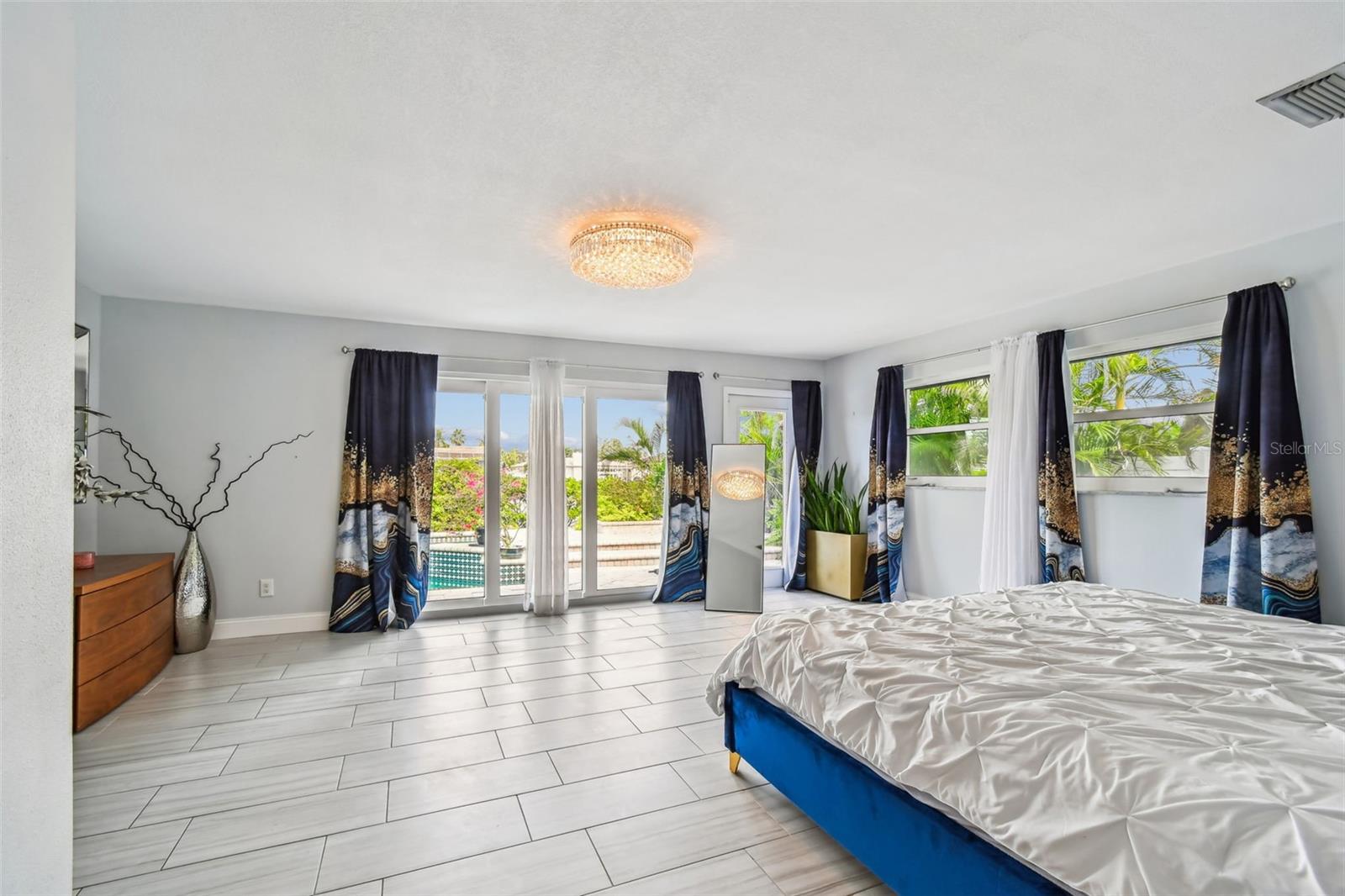 HOWARD ESTATES - Residential