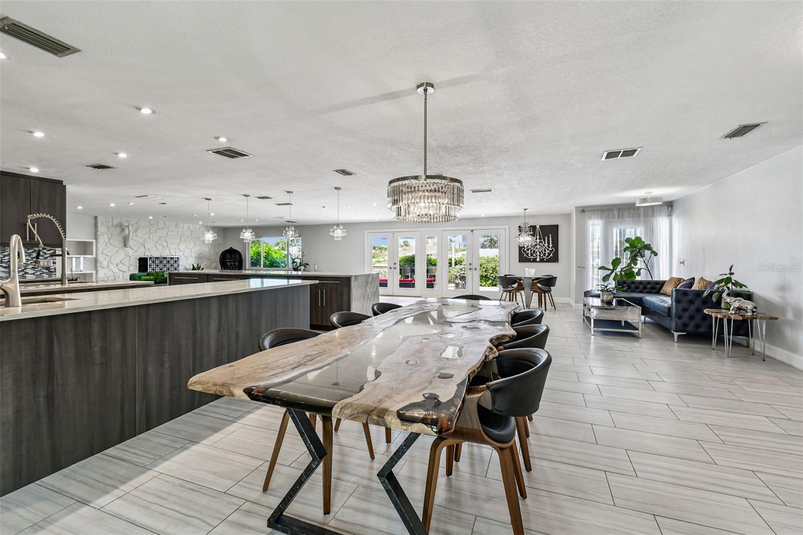 HOWARD ESTATES - Residential