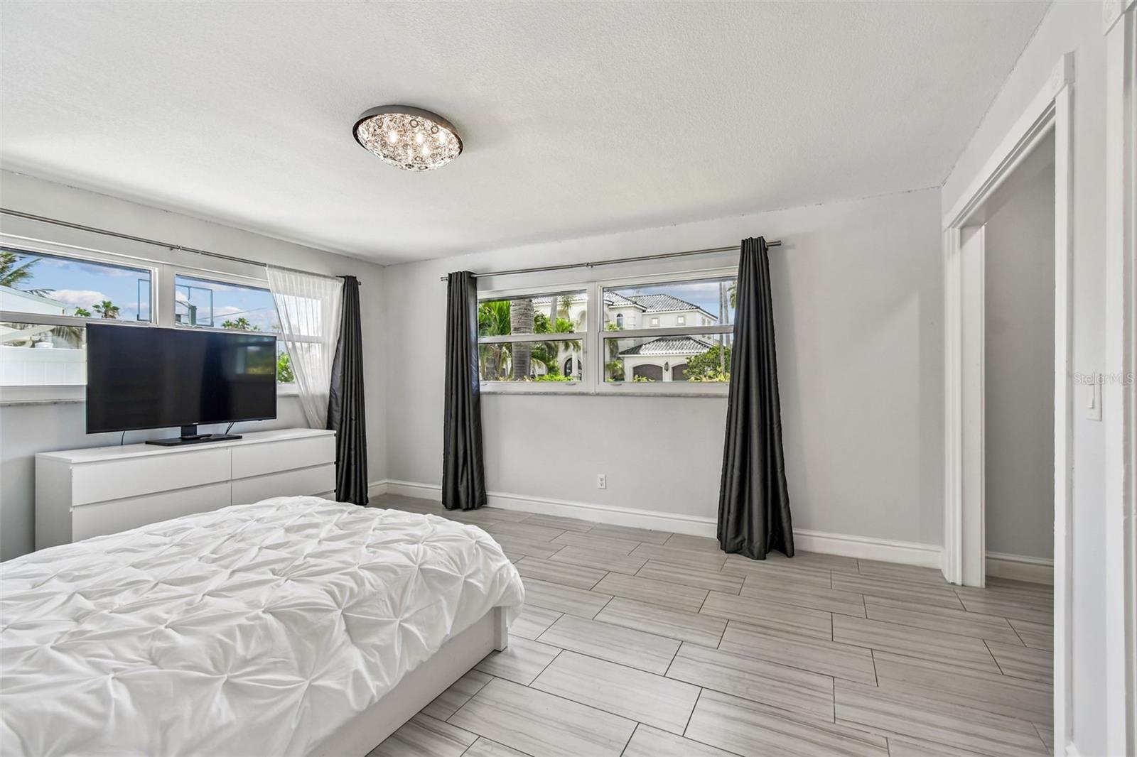 HOWARD ESTATES - Residential