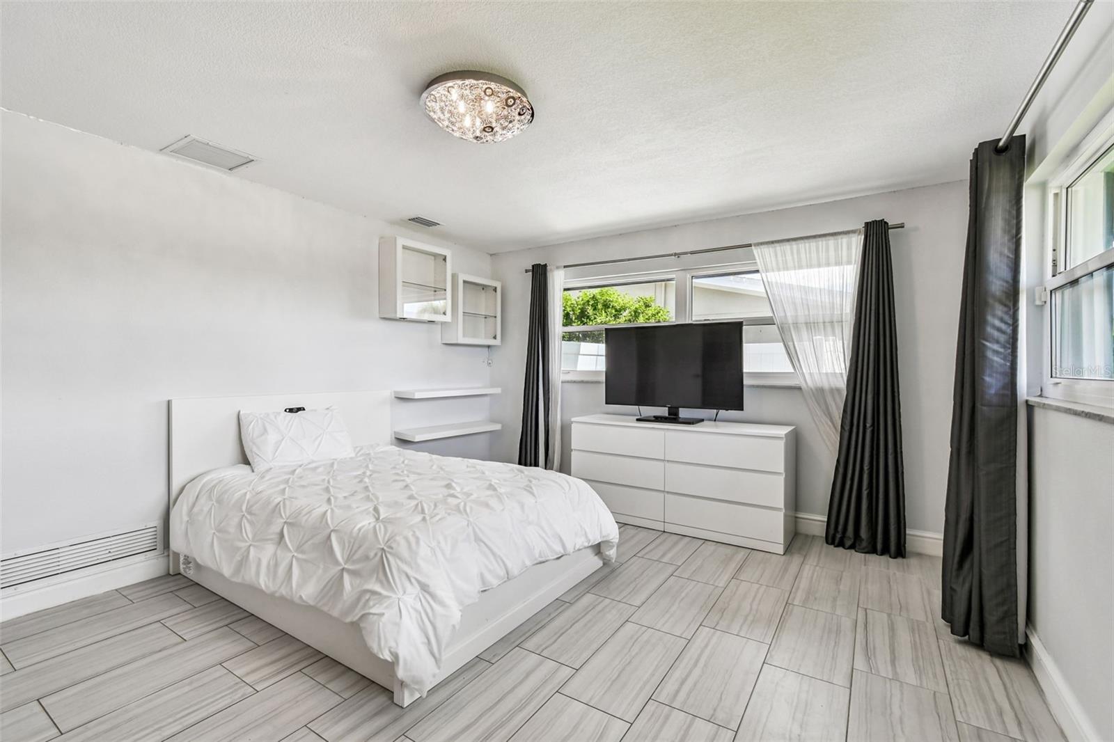 HOWARD ESTATES - Residential