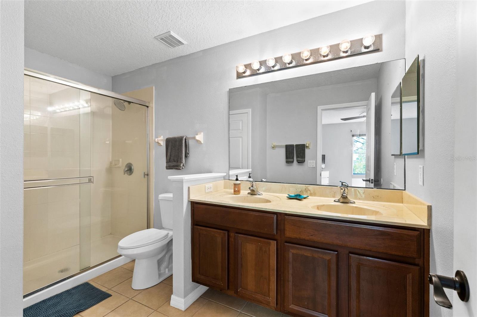 HAWTHORNE GLEN TWNHMS - Residential