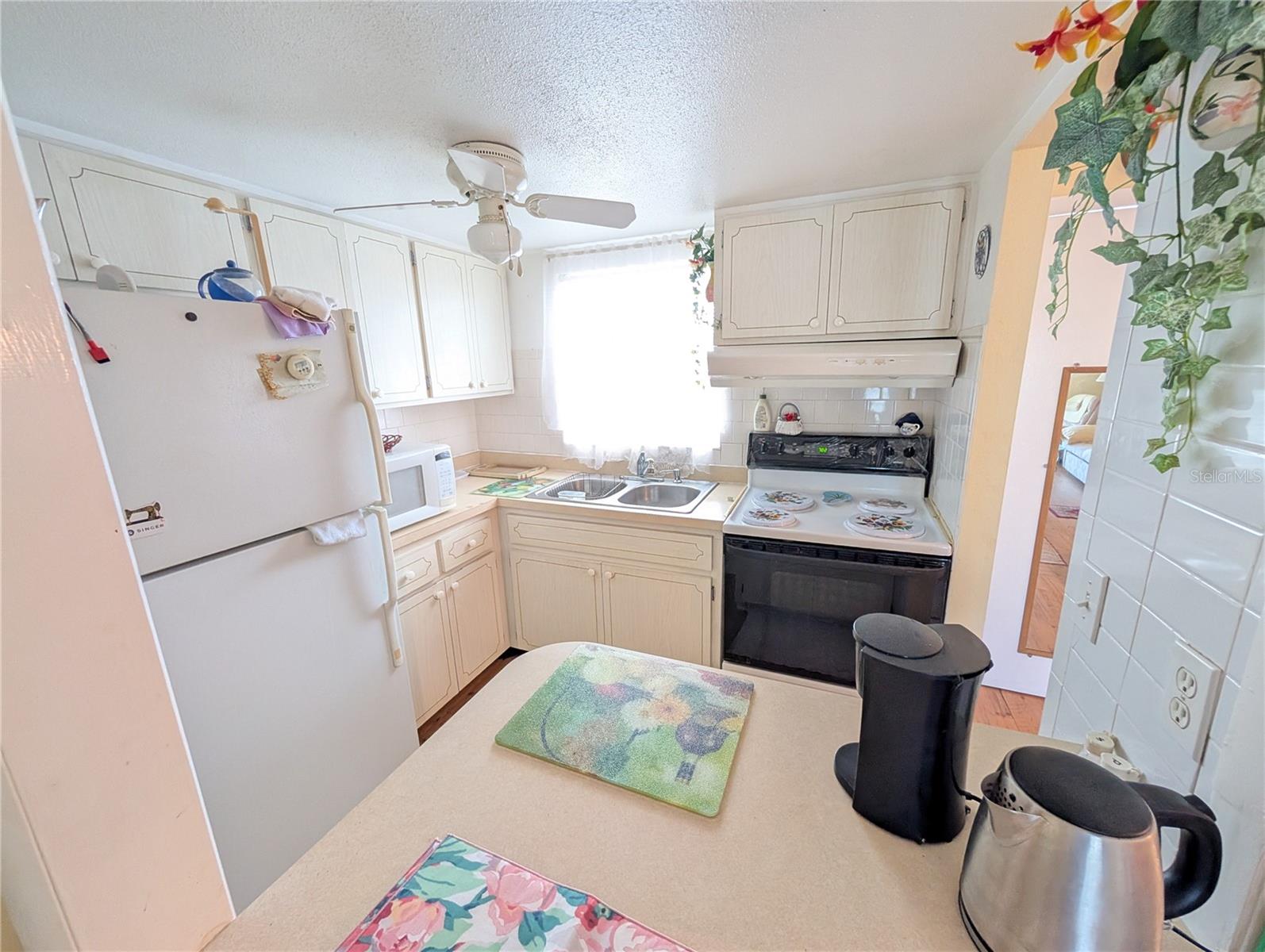 BAYSHORE GARDENS APTS 4 - Residential