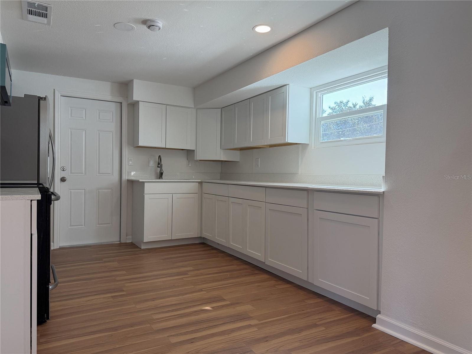 VENICE EAST 3RD ADD - Residential Lease