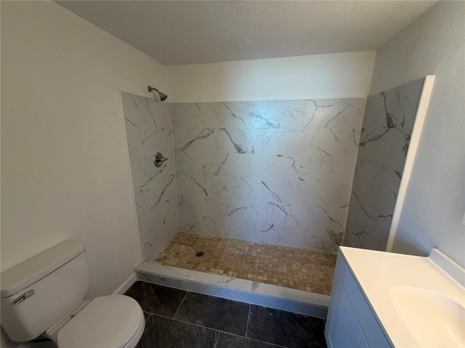 VENICE EAST 3RD ADD - Residential Lease