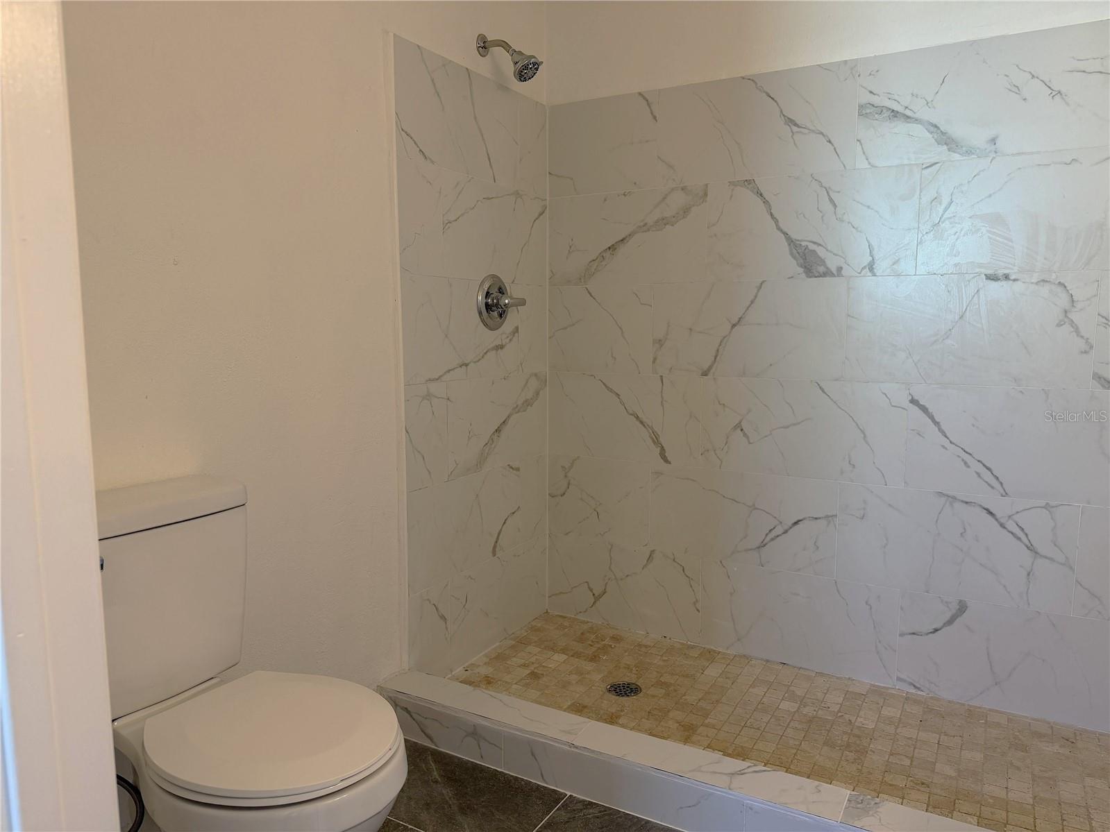 VENICE EAST 3RD ADD - Residential Lease