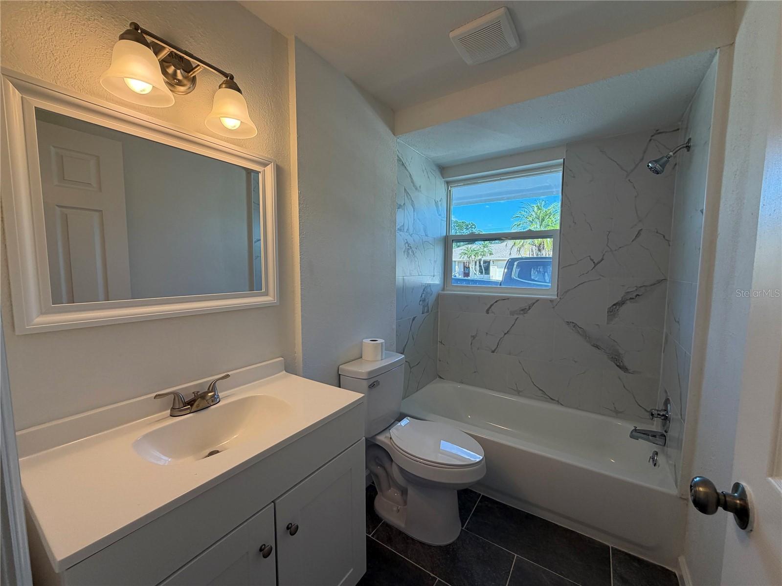 VENICE EAST 3RD ADD - Residential Lease