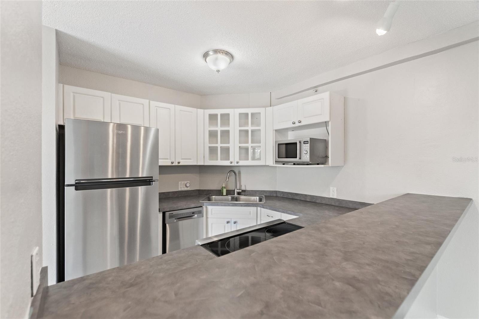 WAVE THE CONDO - Residential