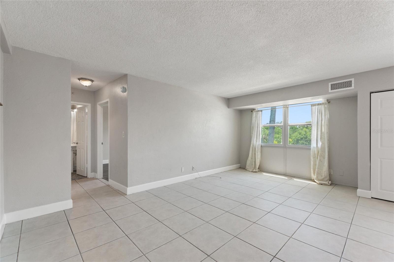 WAVE THE CONDO - Residential