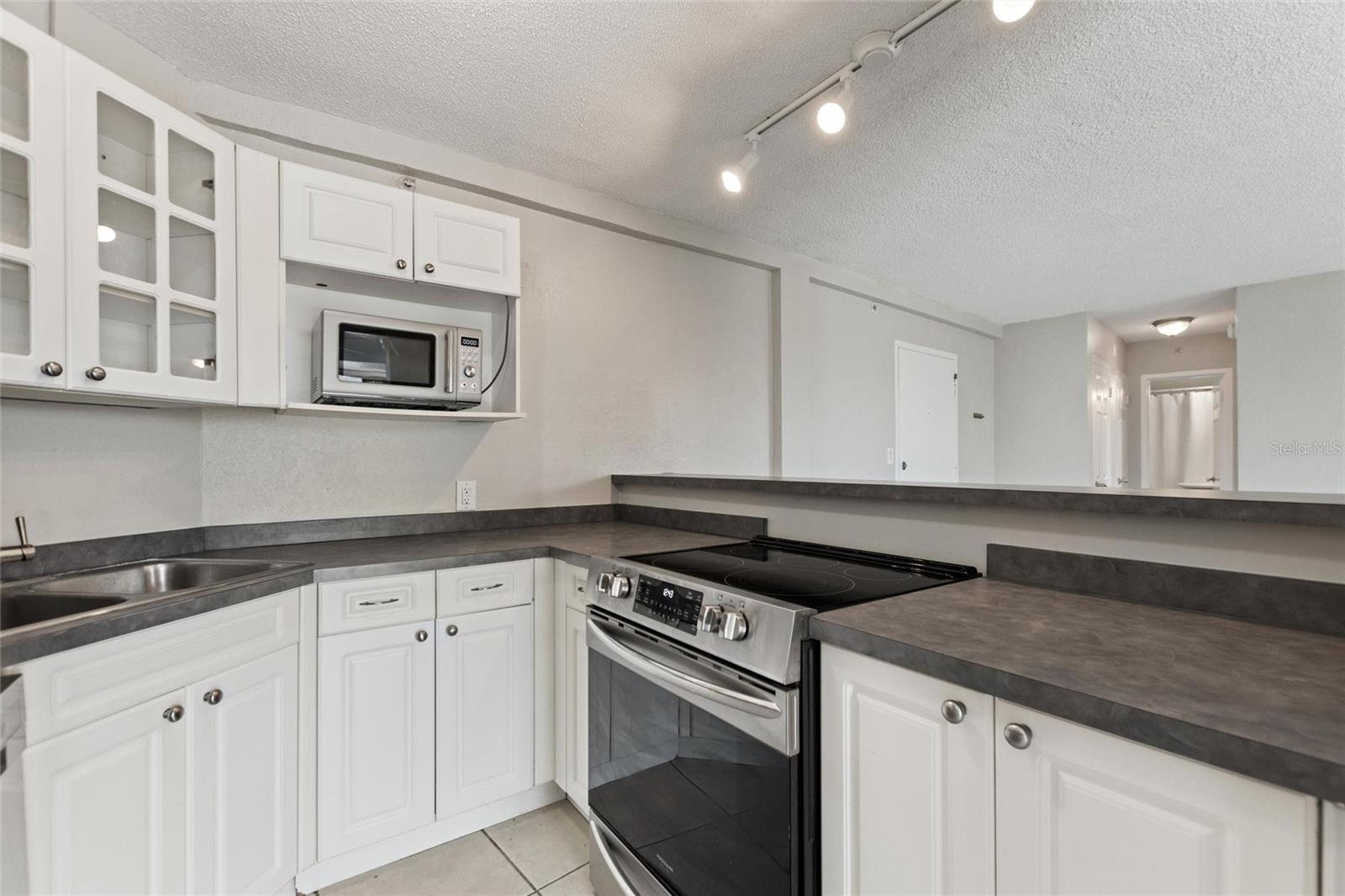 WAVE THE CONDO - Residential