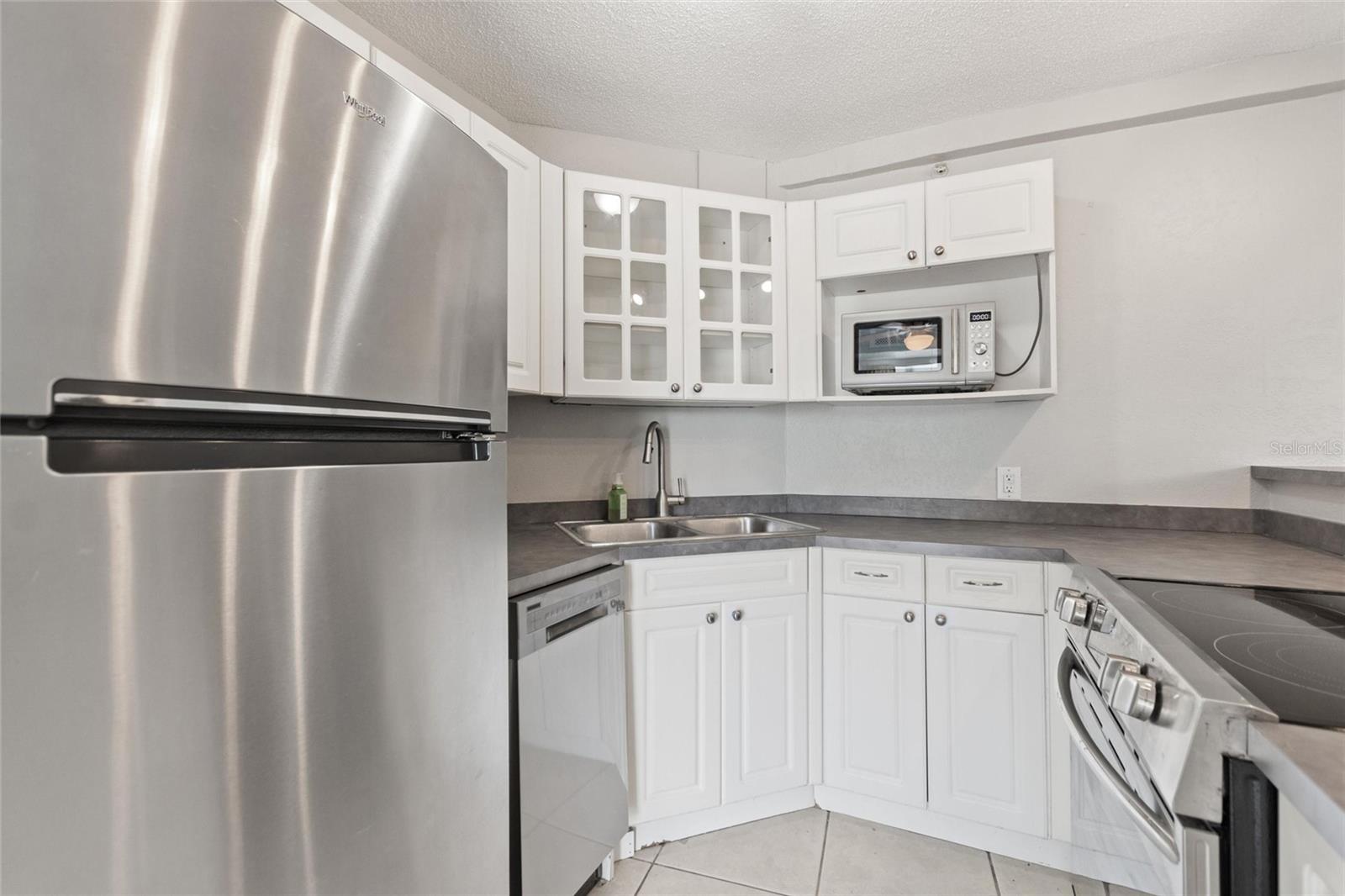 WAVE THE CONDO - Residential