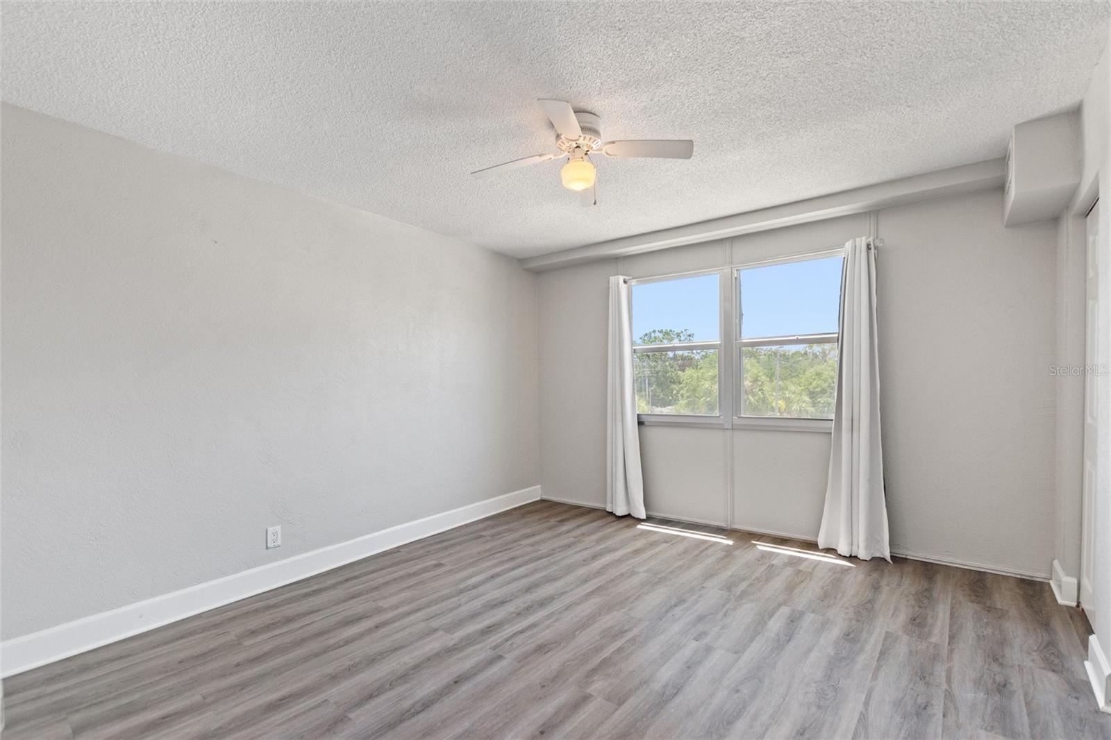 WAVE THE CONDO - Residential