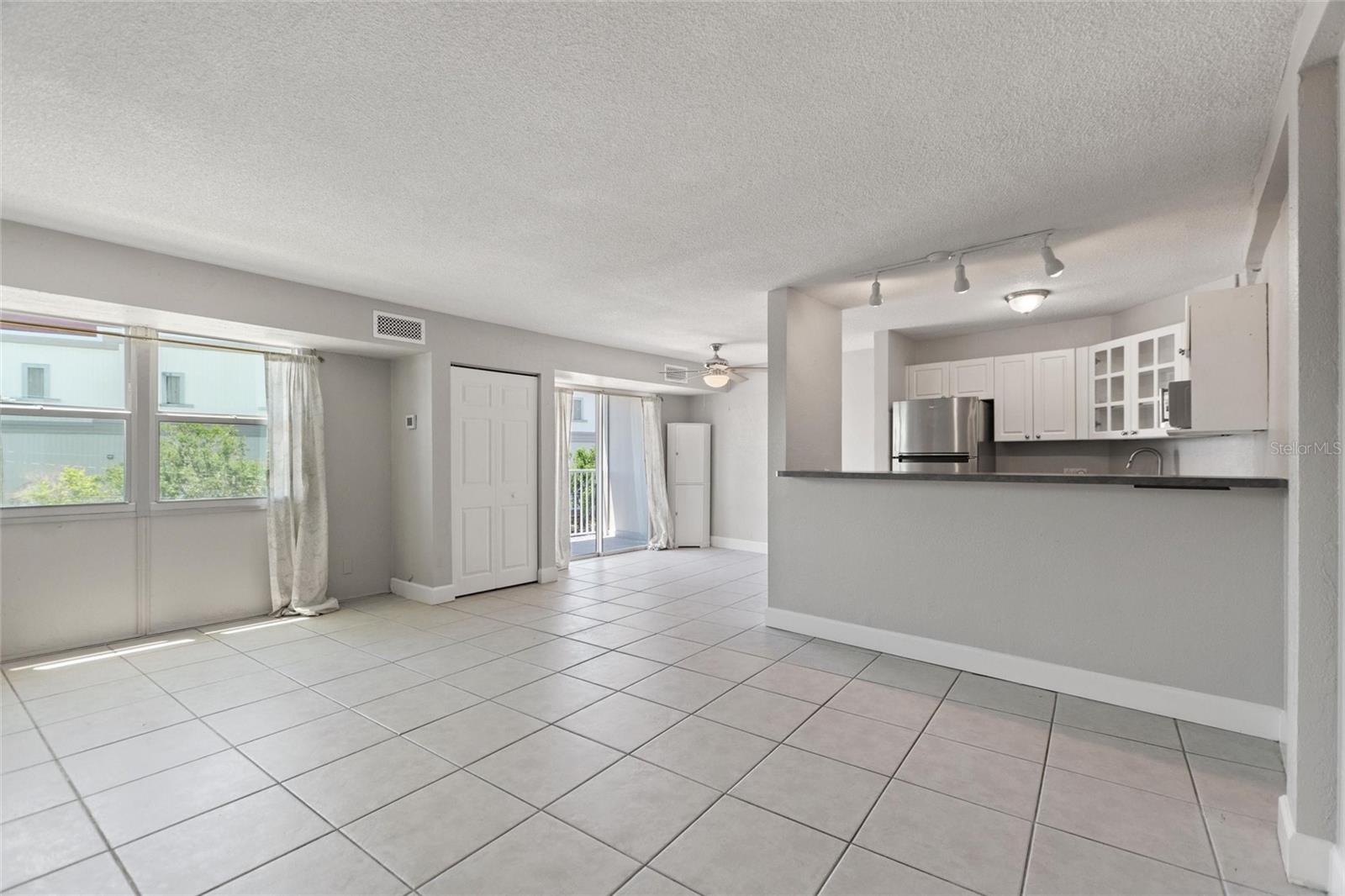 WAVE THE CONDO - Residential