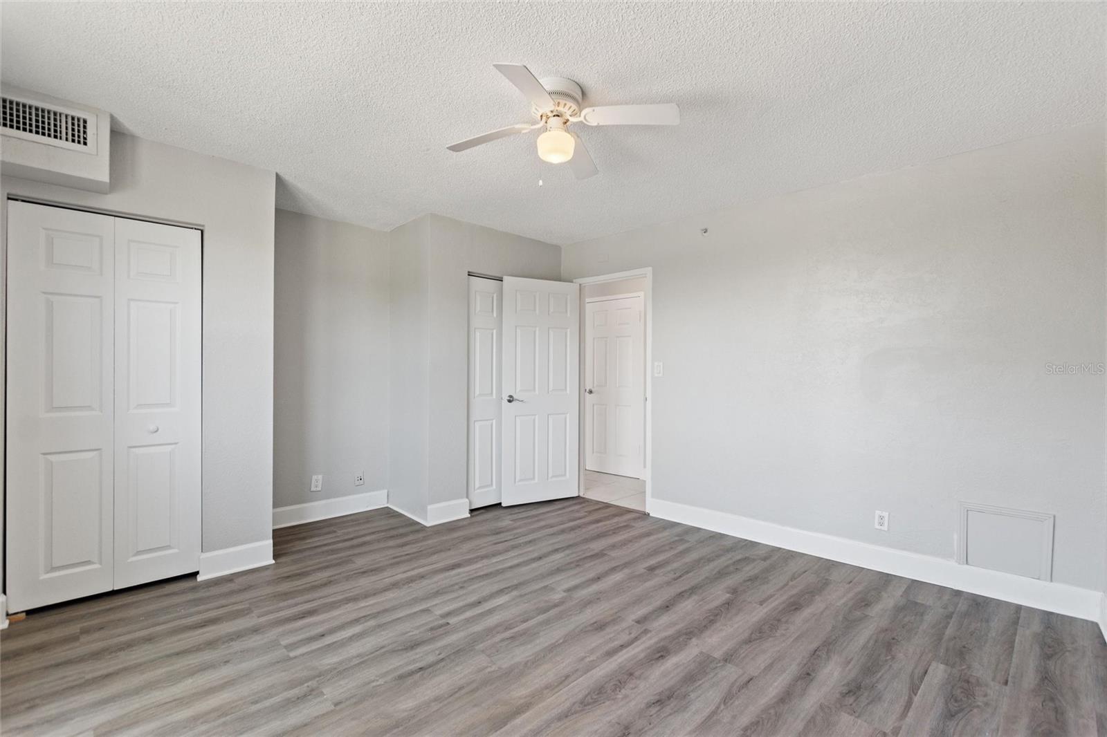 WAVE THE CONDO - Residential