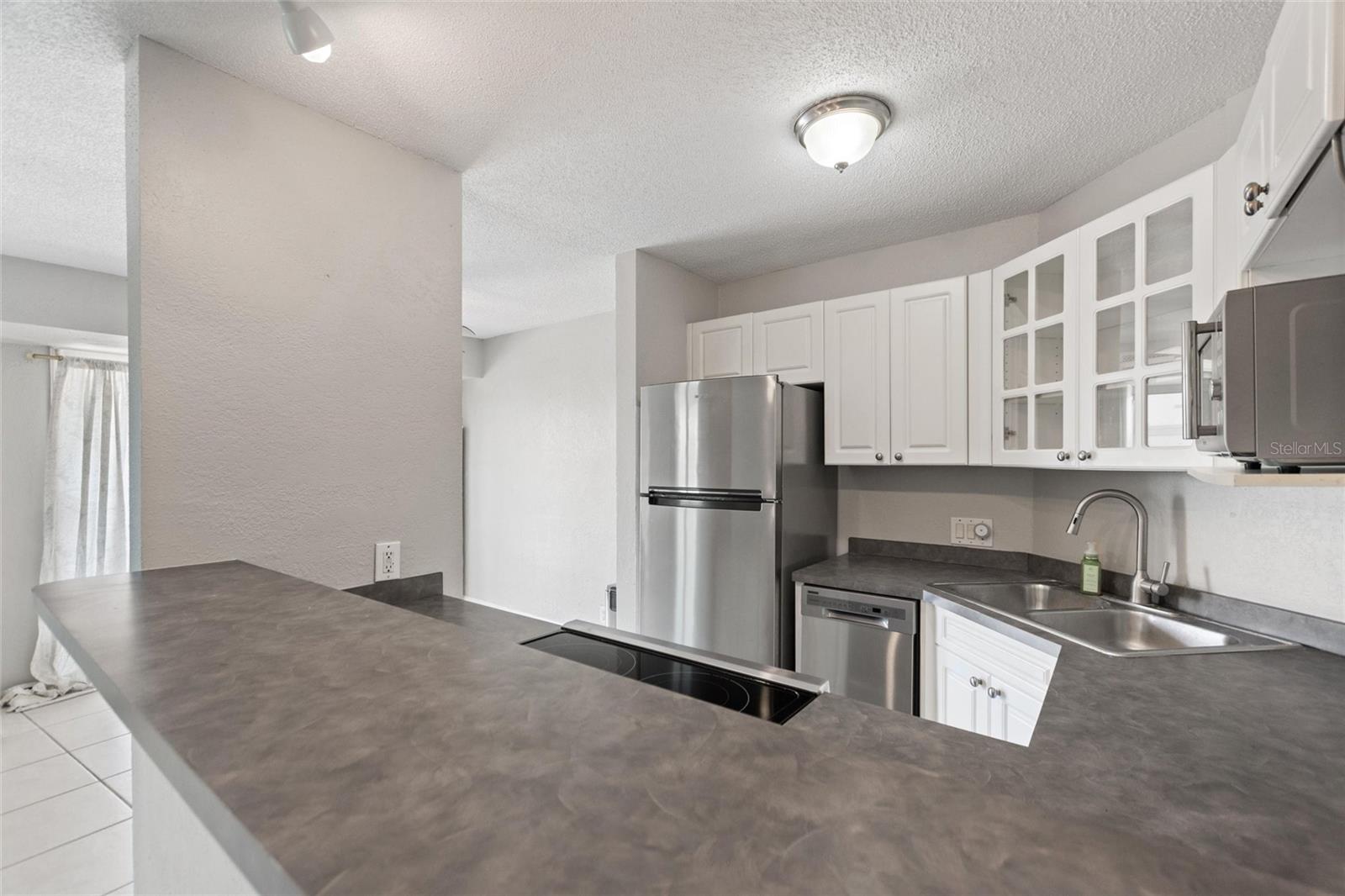 WAVE THE CONDO - Residential