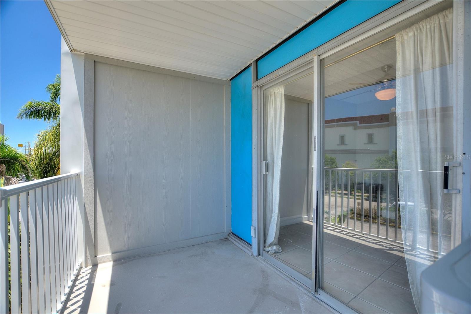 WAVE THE CONDO - Residential