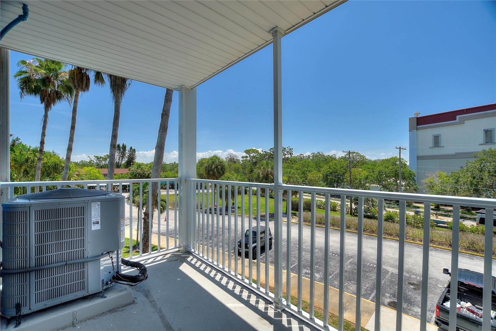 WAVE THE CONDO - Residential