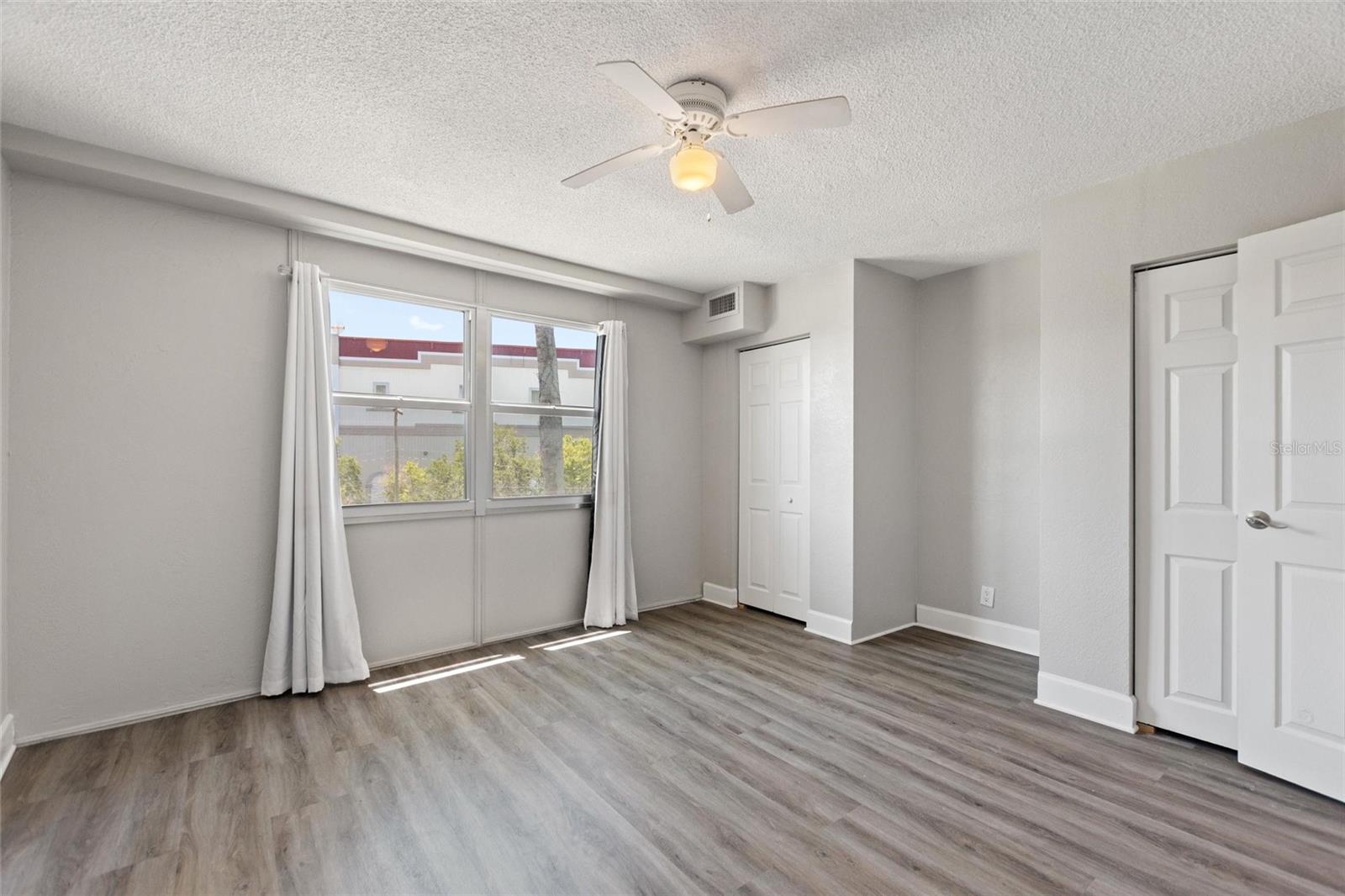 WAVE THE CONDO - Residential