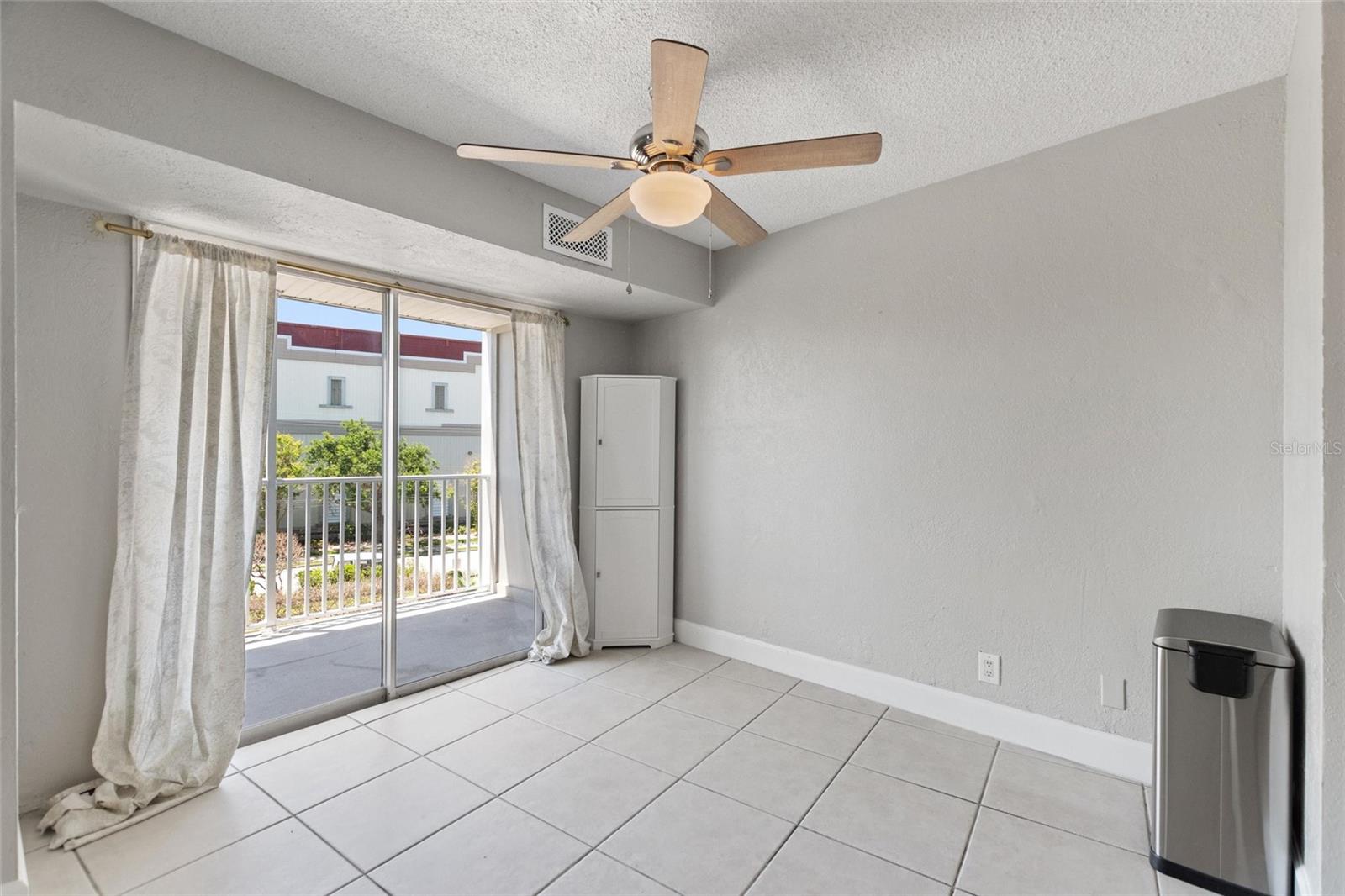 WAVE THE CONDO - Residential