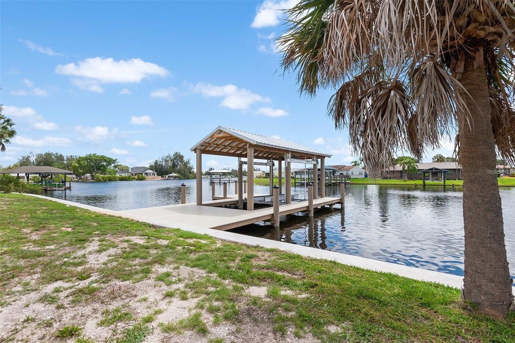 Photo of 304 14th Street SW, Ruskin, FL 33570 (MLS # P4938487)