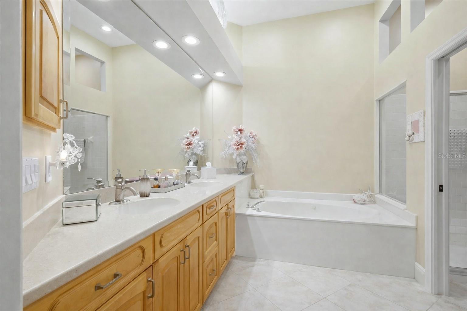 UNIVERSITY PARK COUNTRY CLUB - Residential