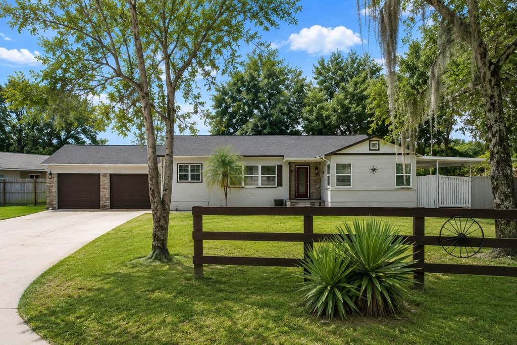 Photo of 2400 S Laurel Avenue, Sanford, FL 32771 (MLS # O6426825)