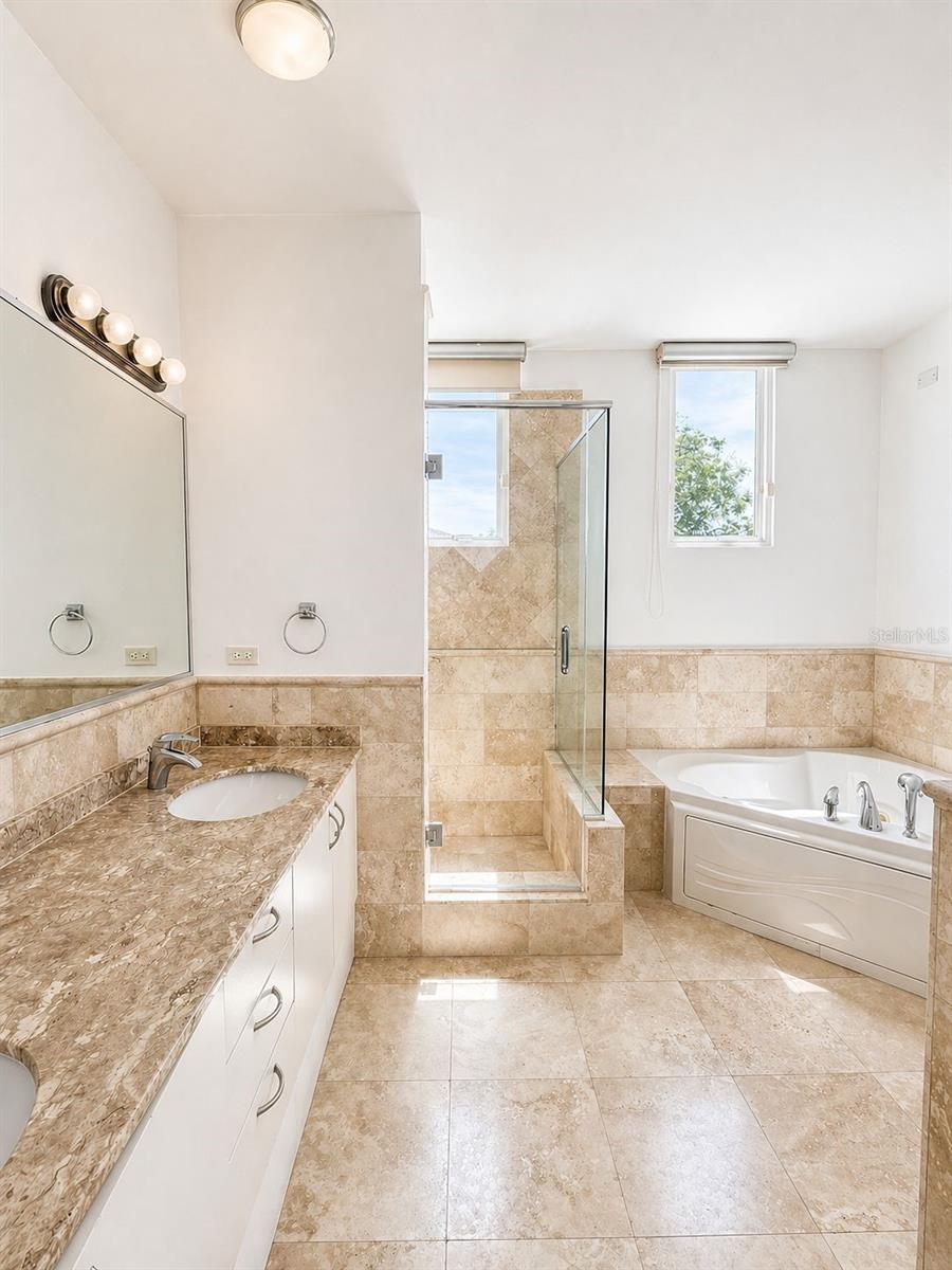TREASURE POINT - Residential