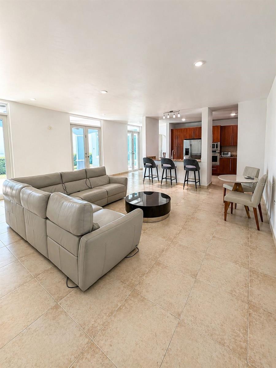 TREASURE POINT - Residential