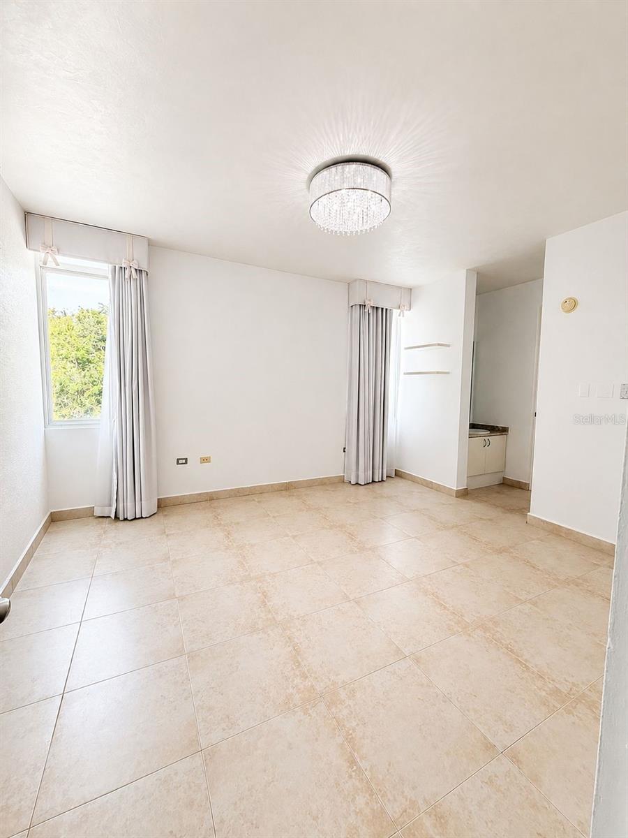 TREASURE POINT - Residential