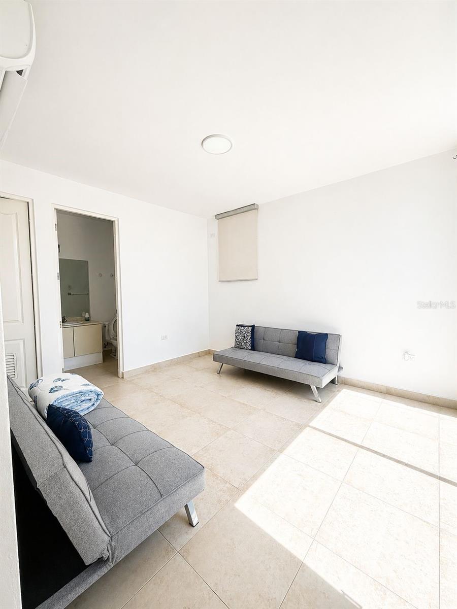 TREASURE POINT - Residential