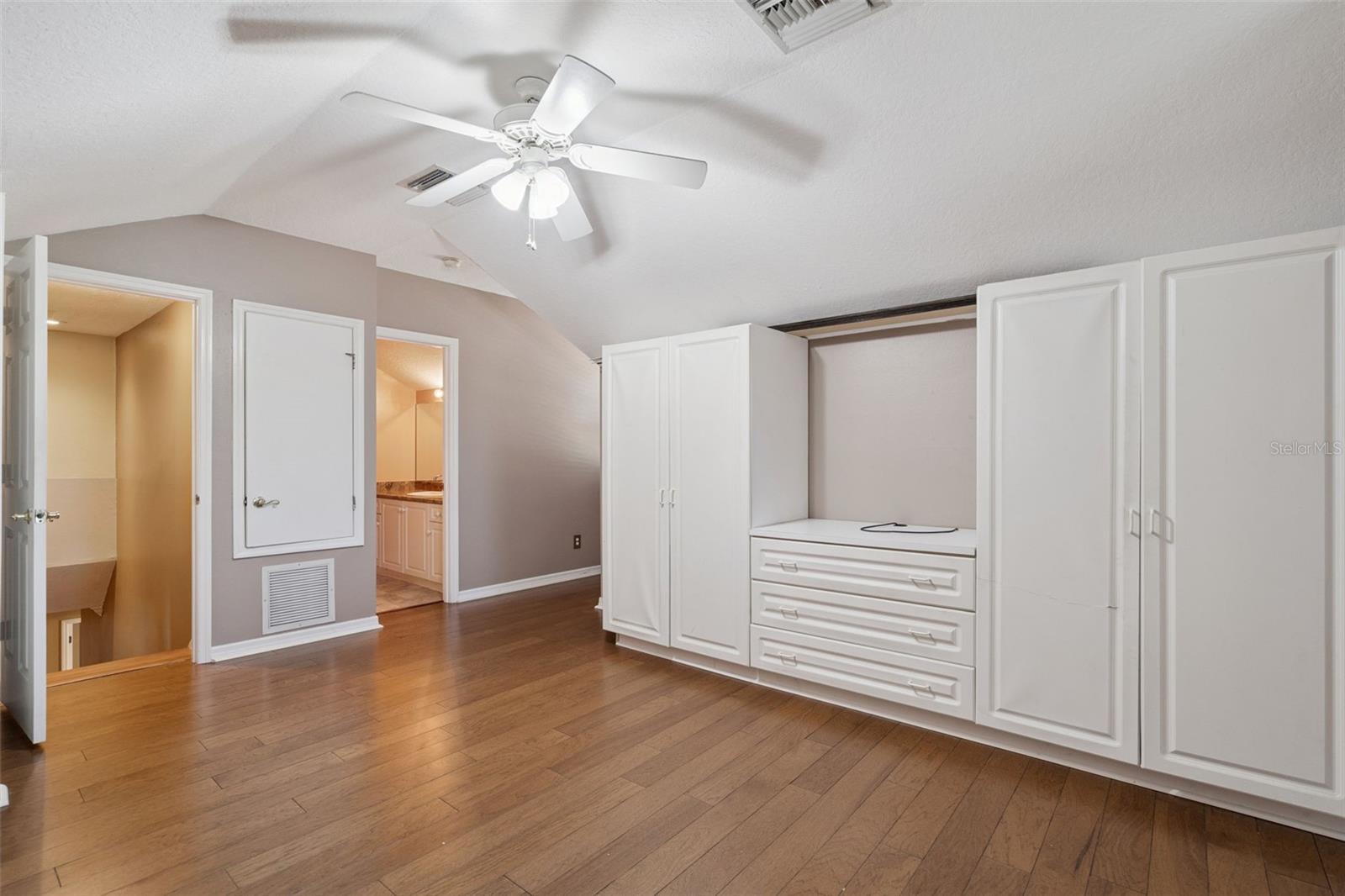 MCNEIL WOODS - Residential