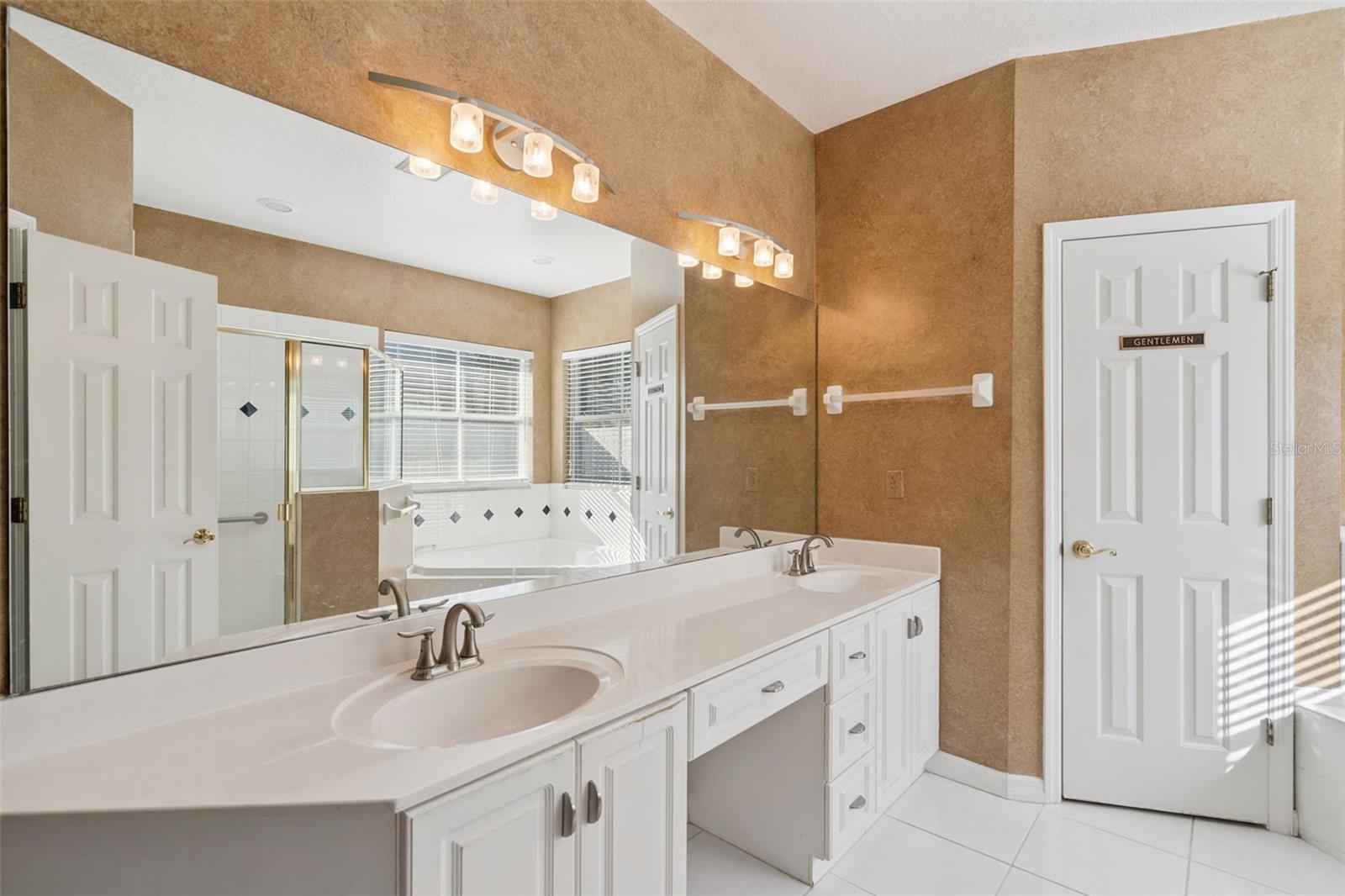 MCNEIL WOODS - Residential