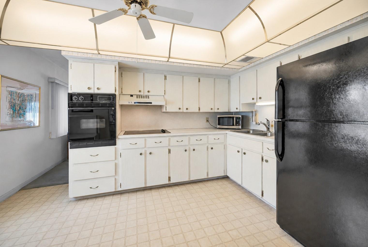 2001 WORLD PARKWAY BOULEVARD 39