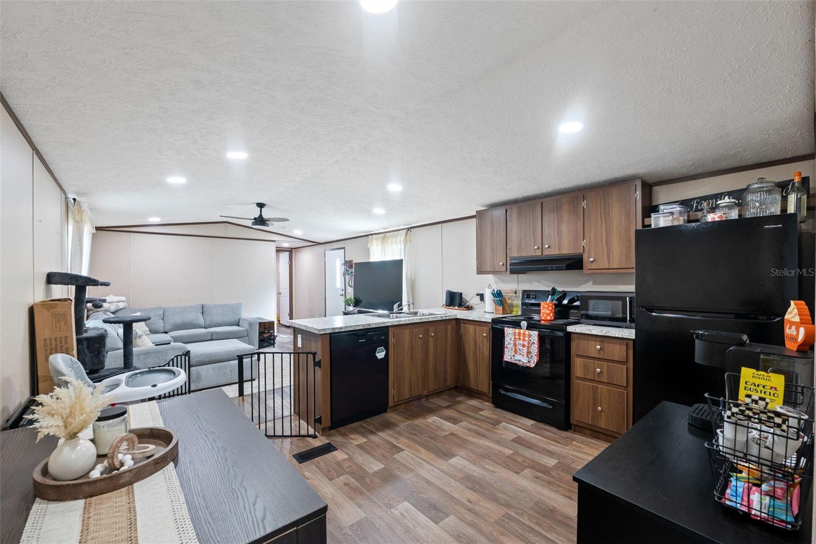 HIGH HOPES MOBILE HOME - Residential