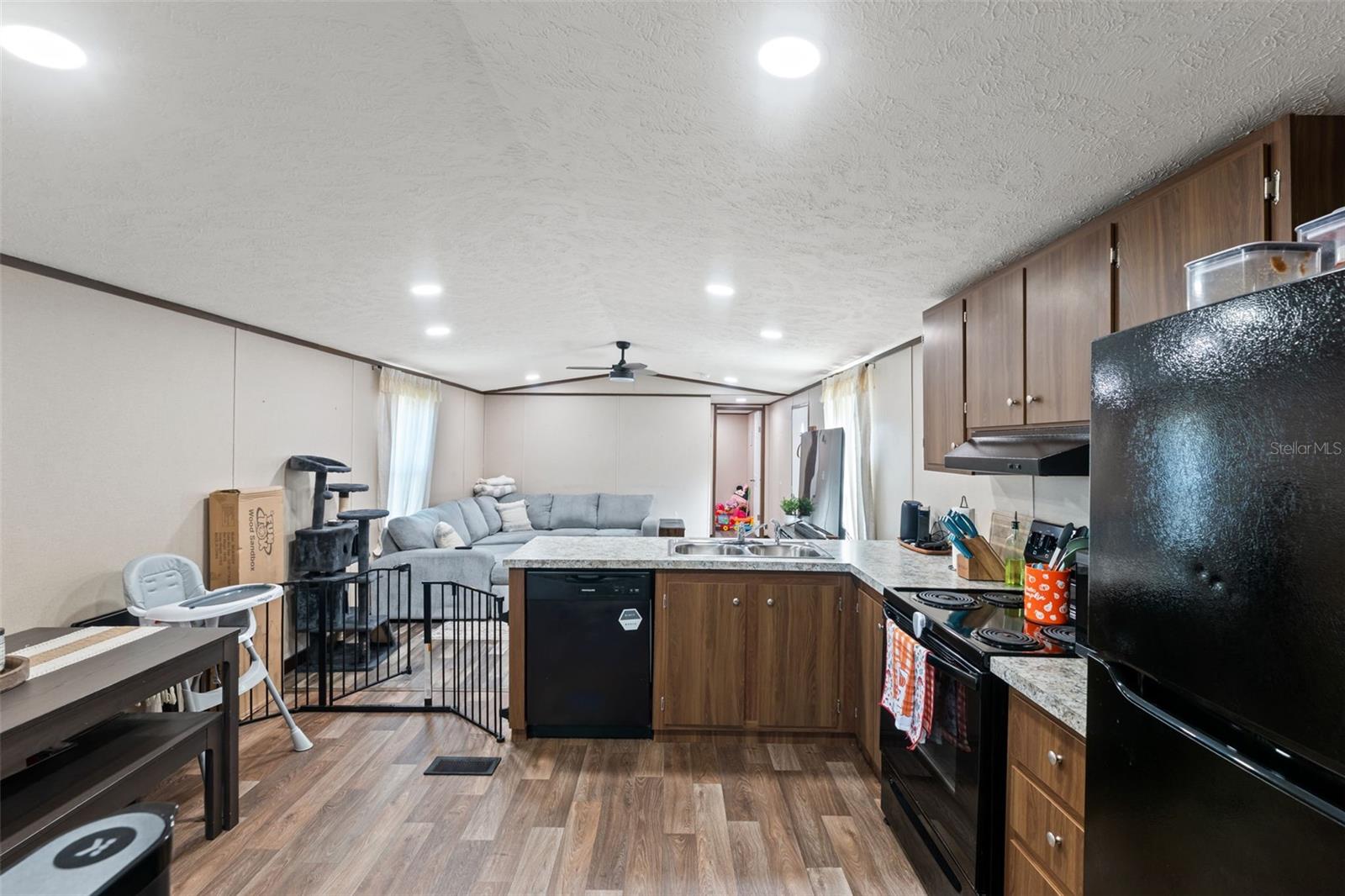 HIGH HOPES MOBILE HOME - Residential