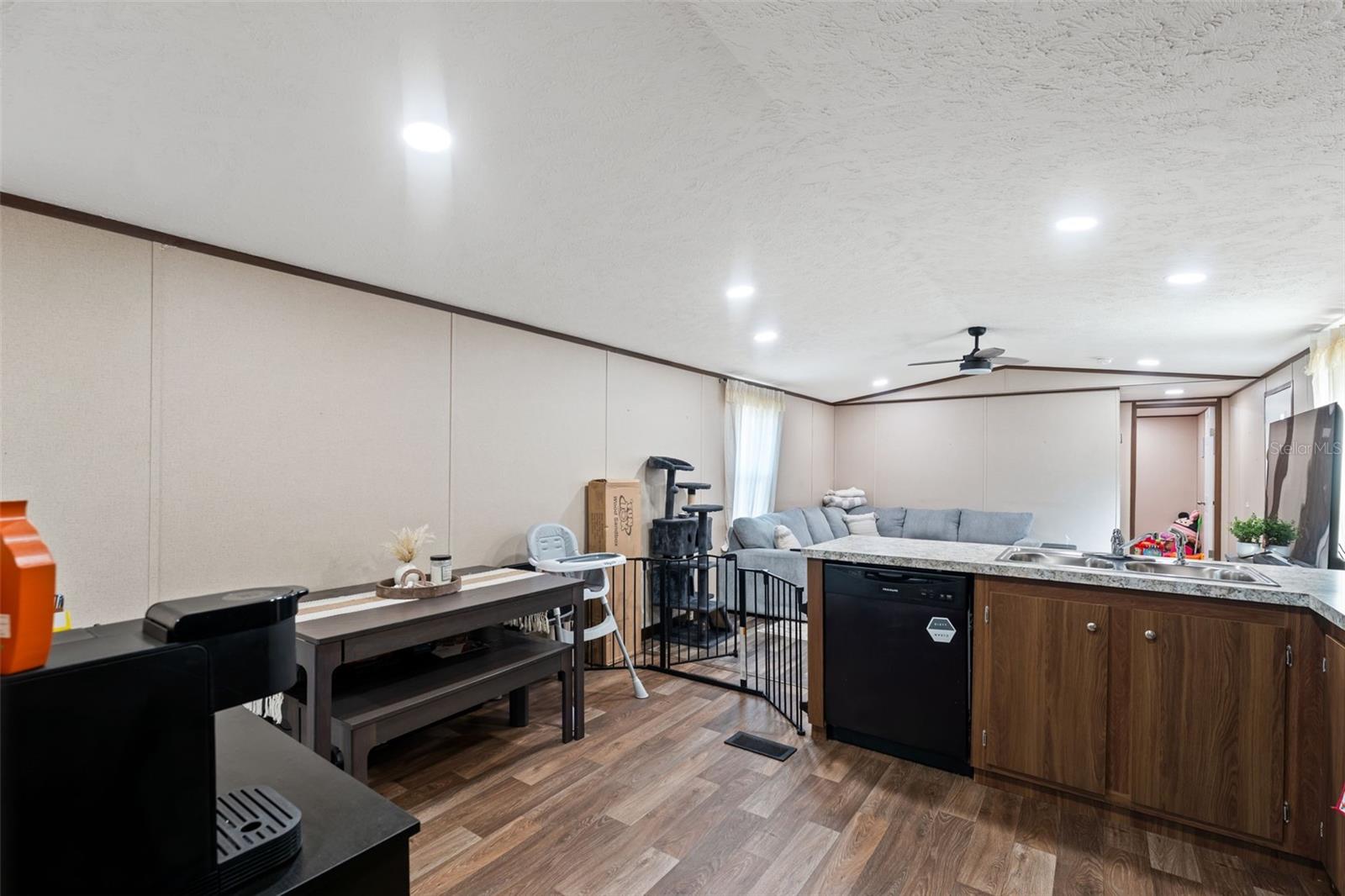 HIGH HOPES MOBILE HOME - Residential