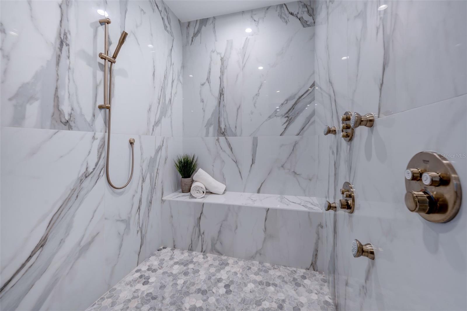 CAPRI ISLE SUB - Residential