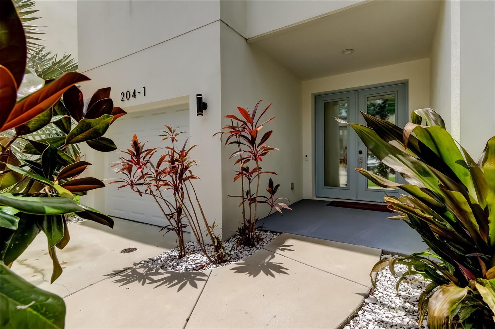 204 N MANHATTAN AVENUE 1