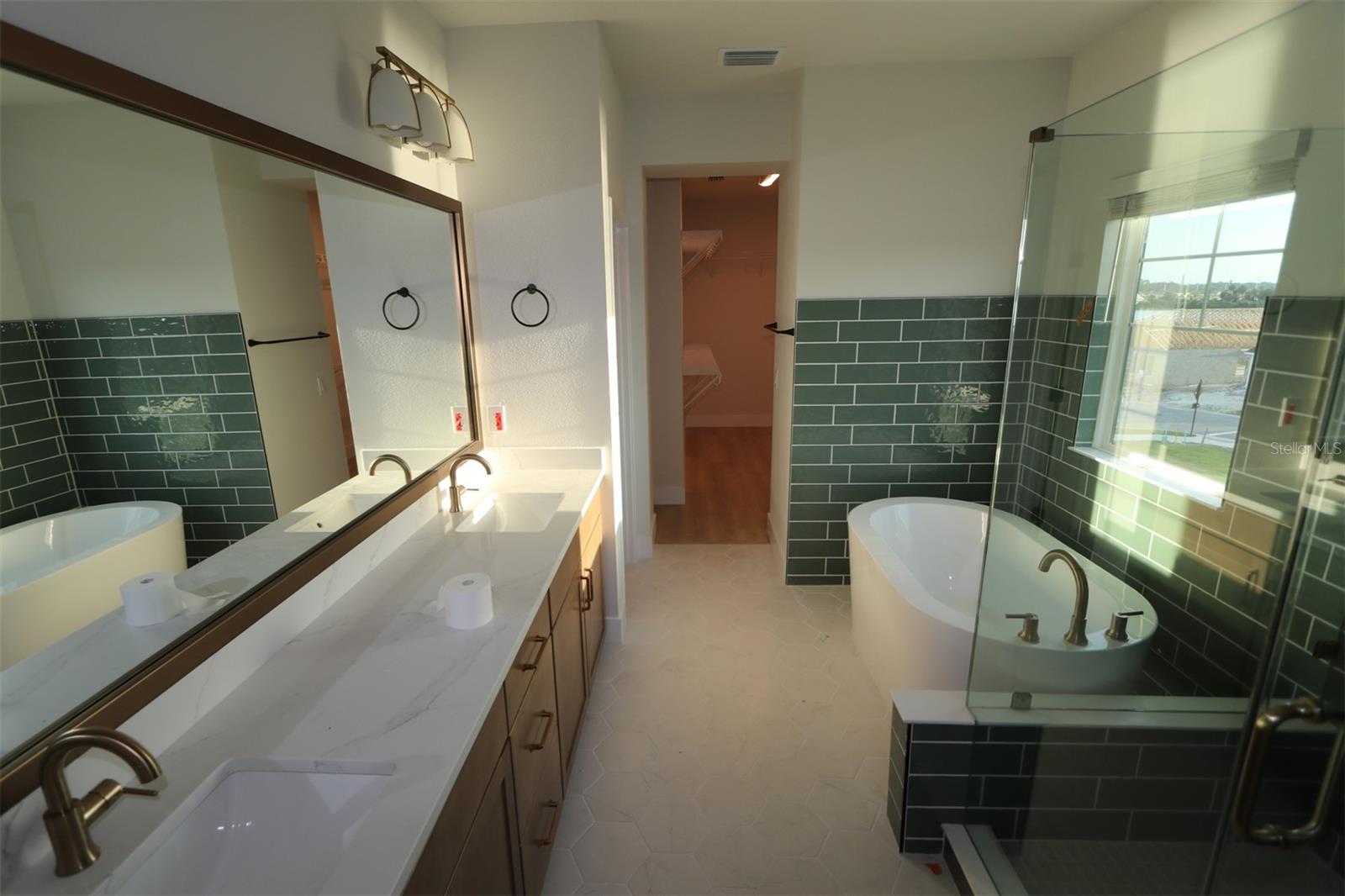 EMERALD LANDING AT WATERSIDE - Residential