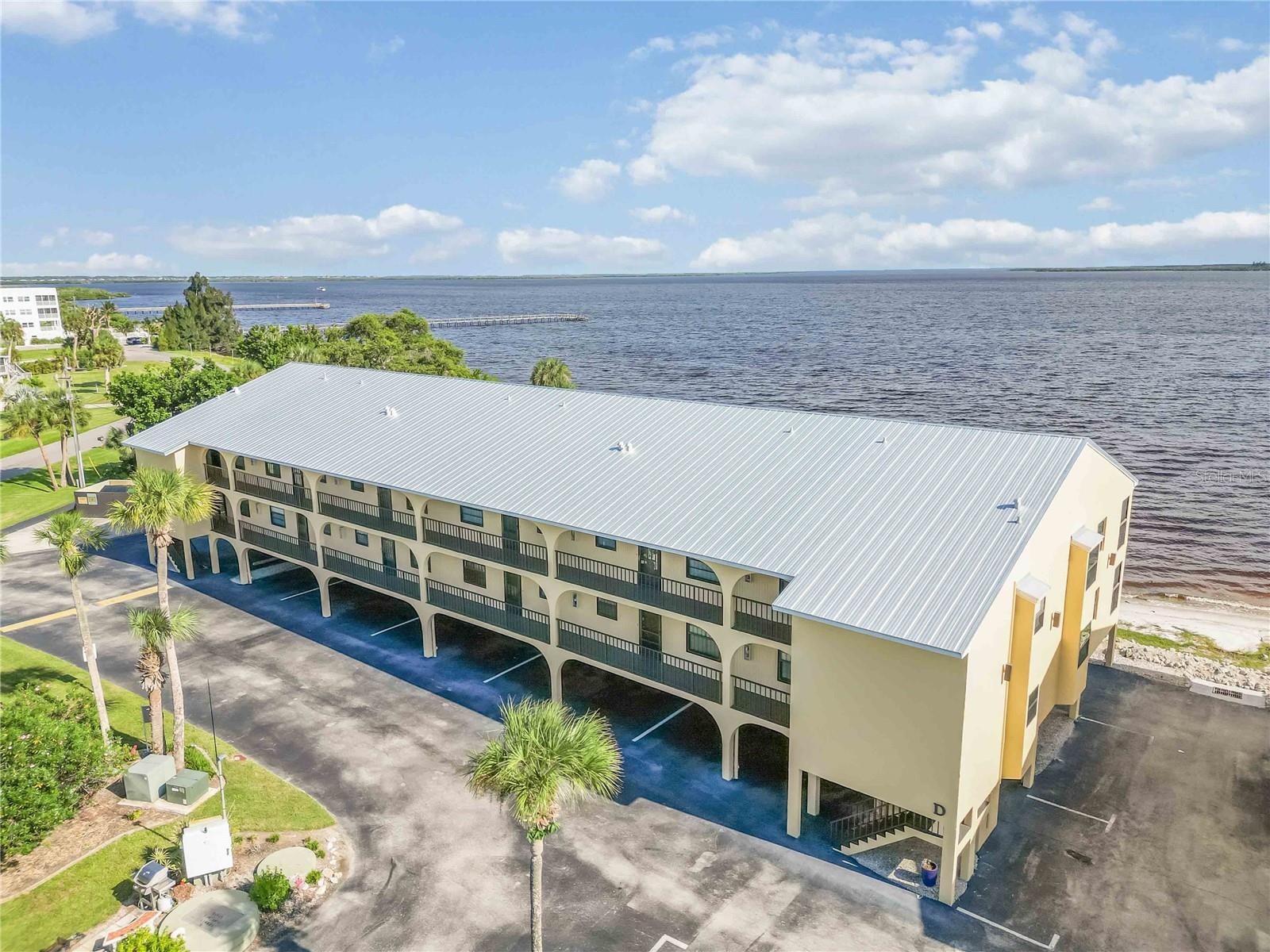 TARPON BAY PH 04 BLDG D - Residential