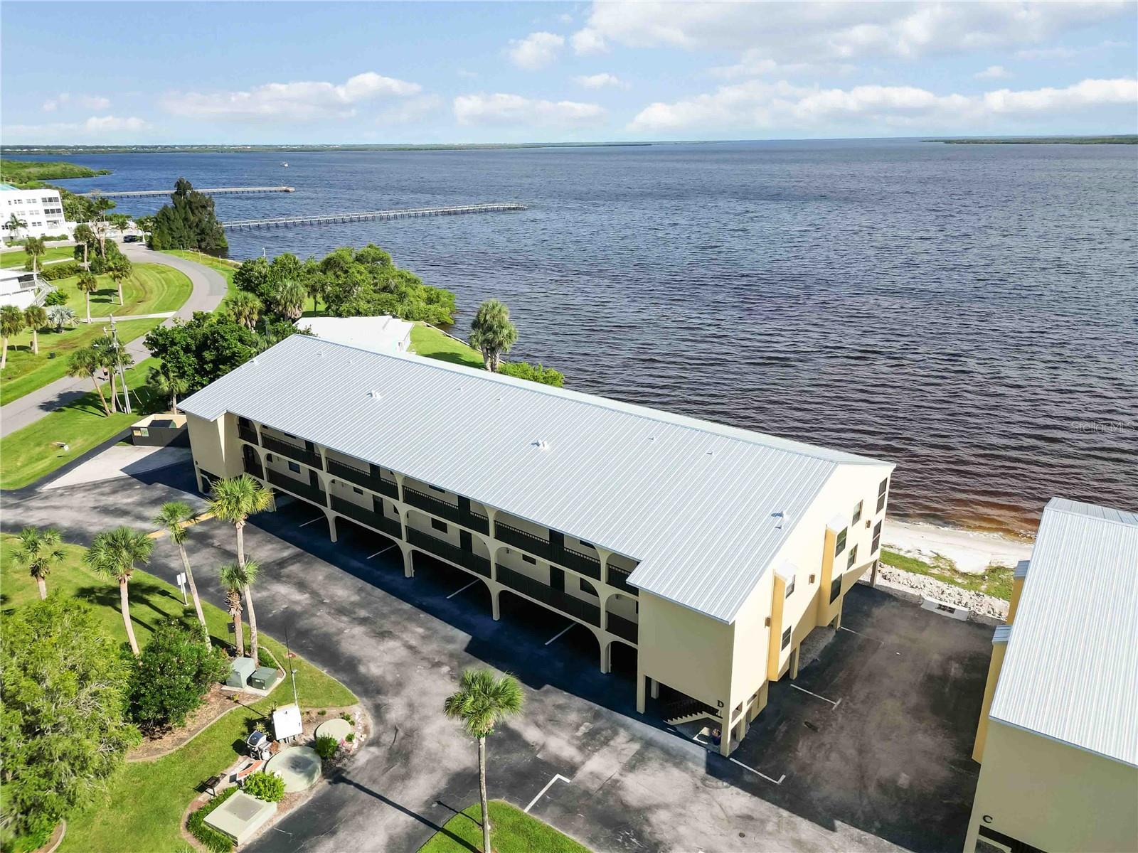 TARPON BAY PH 04 BLDG D - Residential