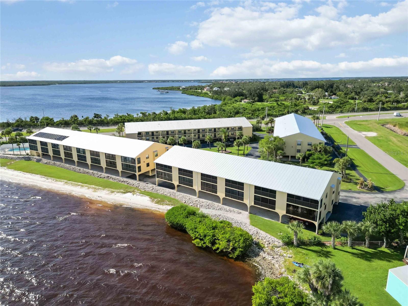 TARPON BAY PH 04 BLDG D - Residential