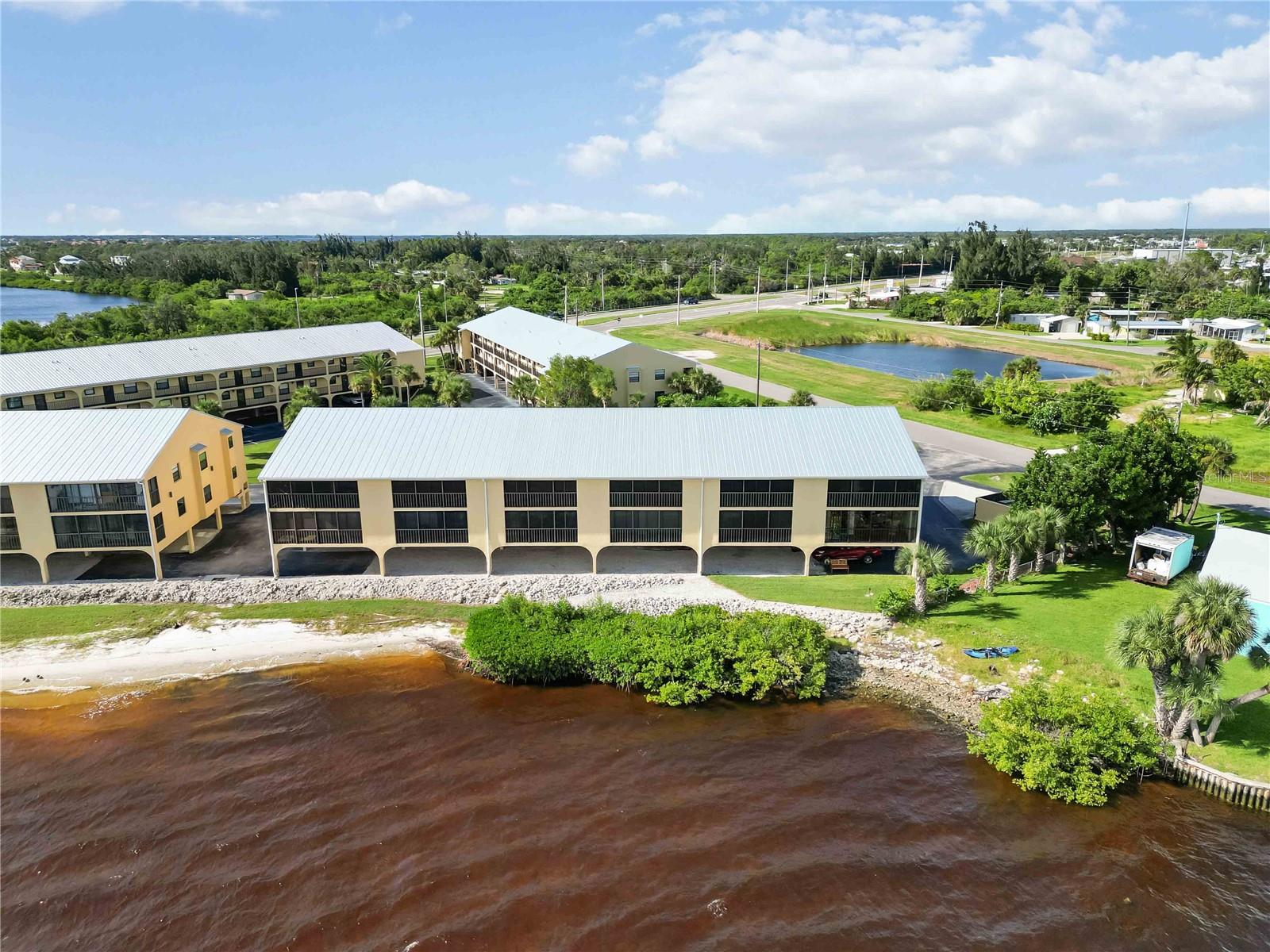 TARPON BAY PH 04 BLDG D - Residential