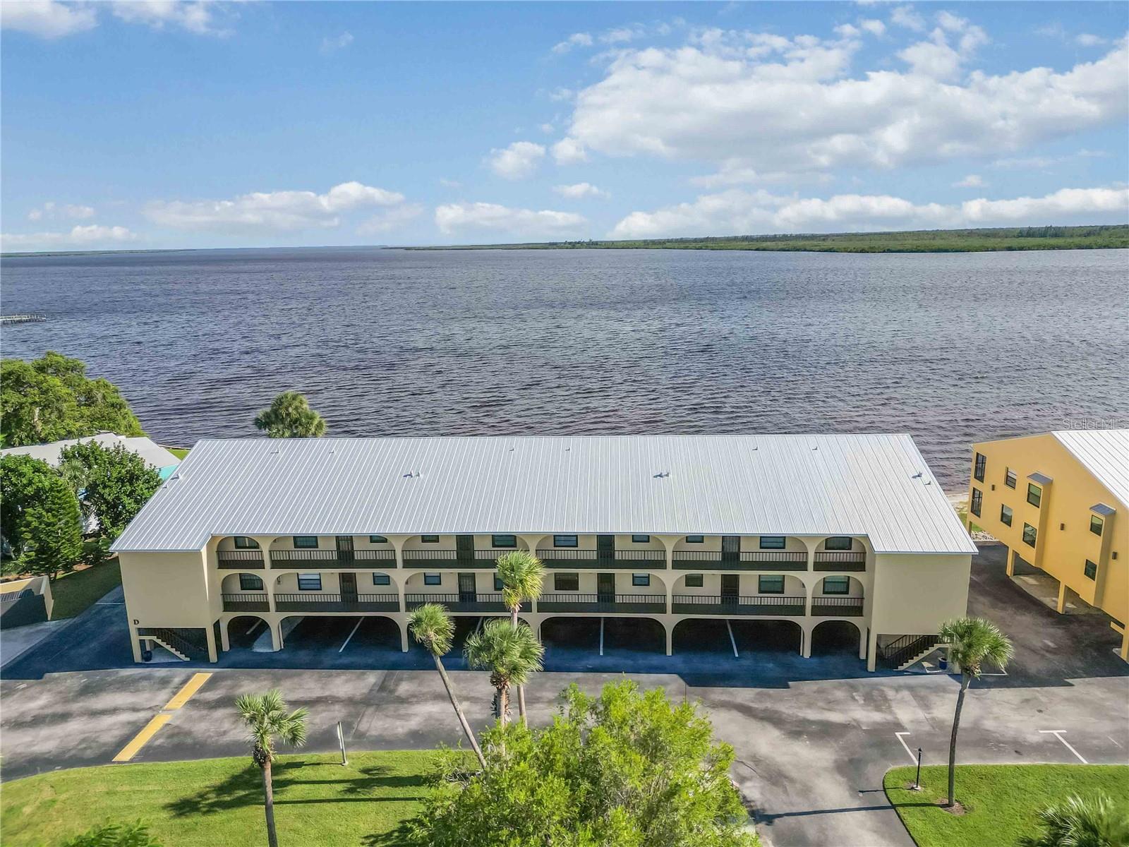 TARPON BAY PH 04 BLDG D - Residential