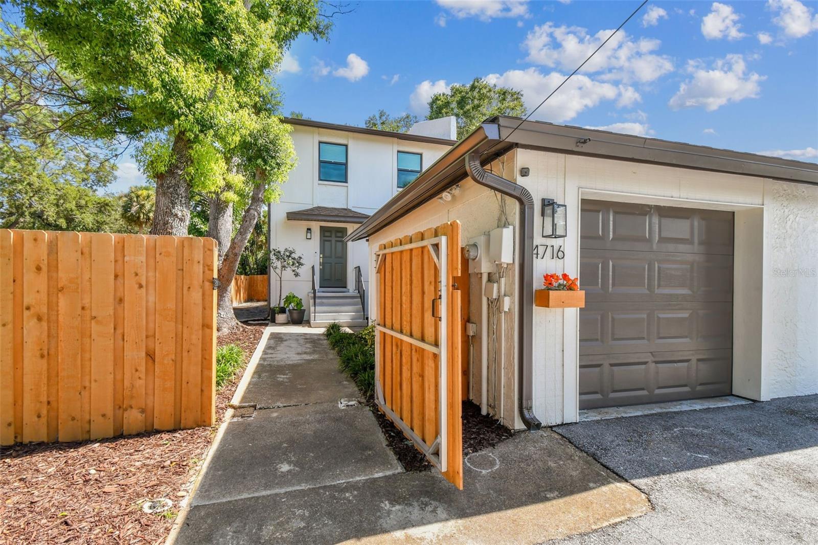 Beautifully Renovated South Tampa Townhome – No HOA!
Welcome to this turn-key 2-bedroom, 1.5-bath townhome in the heart of South Tampa. Sitting on a quiet street in the sought-after 33629 area code, this end-unit home offers the perfect blend of style, comfort, and major system upgrades.
Major updates include hurricane-impact windows and doors, roof and gutters, and hot water heater. Inside, you’ll find a fully renovated kitchen ft. quartz countertops & backsplash, soft-close cabinetry, and new stainless steel appliances. Additional features include luxury vinyl plank flooring throughout, stylish trim and doors, and built-in closet organization systems. Each bathroom is fully updated with modern finishes.
Enjoy the Florida lifestyle with a screened patio, a private fenced yard with premium landscape lighting, detached garage, and large double driveway. This home is situated on a low-maintenance 3,200 sq ft lot in a prime neighborhood - minutes from Bayshore Boulevard, MacDill AFB, Downtown Tampa, Hyde Park, and the Tampa airport. Close distance to shopping, dining, and top-rated schools.
Offering peace of mind, this home sustained no damage from hurricanes Milton or Helene and comes with high-ground elevation certificate and low-cost assumable flood insurance.
If you’re looking for a turn-key home in one of Tampa’s most desirable neighborhoods, this one checks every box!