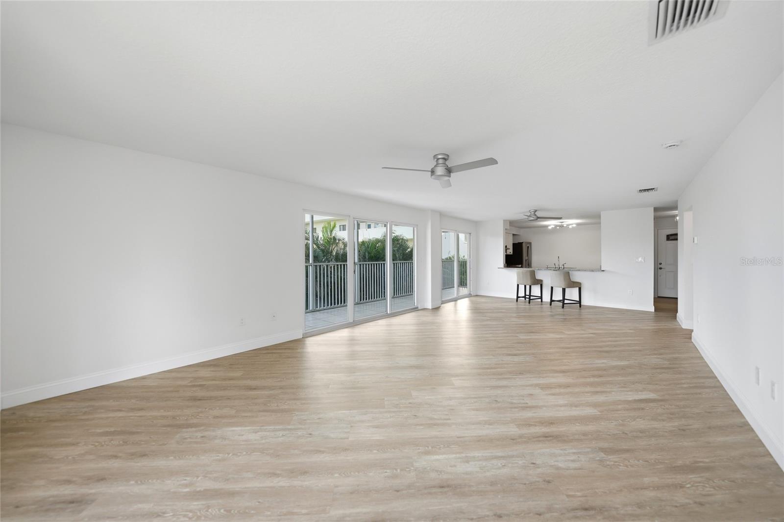 PARK BCH CLUB ASSOCIATION CONDO - Residential